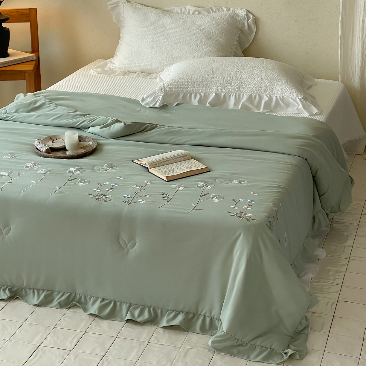 91家纺网 家纺一手货源 找家纺 一加一 2026新款亲肤凉感花边绣花大豆夏被夏凉被空调被四件套-花间序 花间序-绿