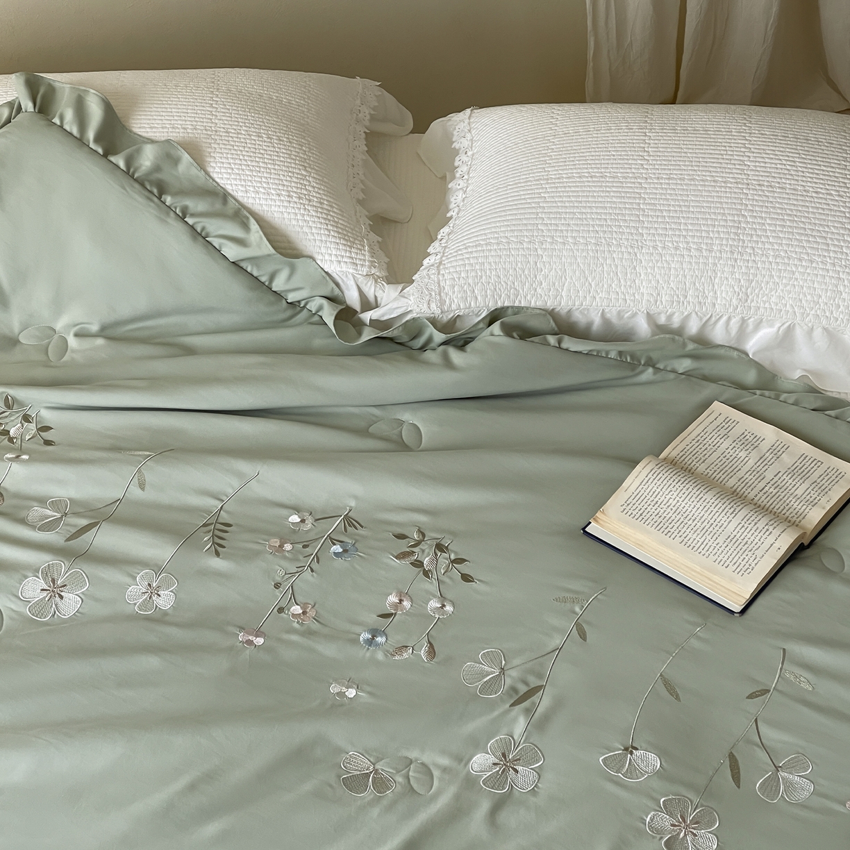 91家纺网 家纺一手货源 找家纺 一加一 2026新款亲肤凉感花边绣花大豆夏被夏凉被空调被四件套-花间序 花间序-绿