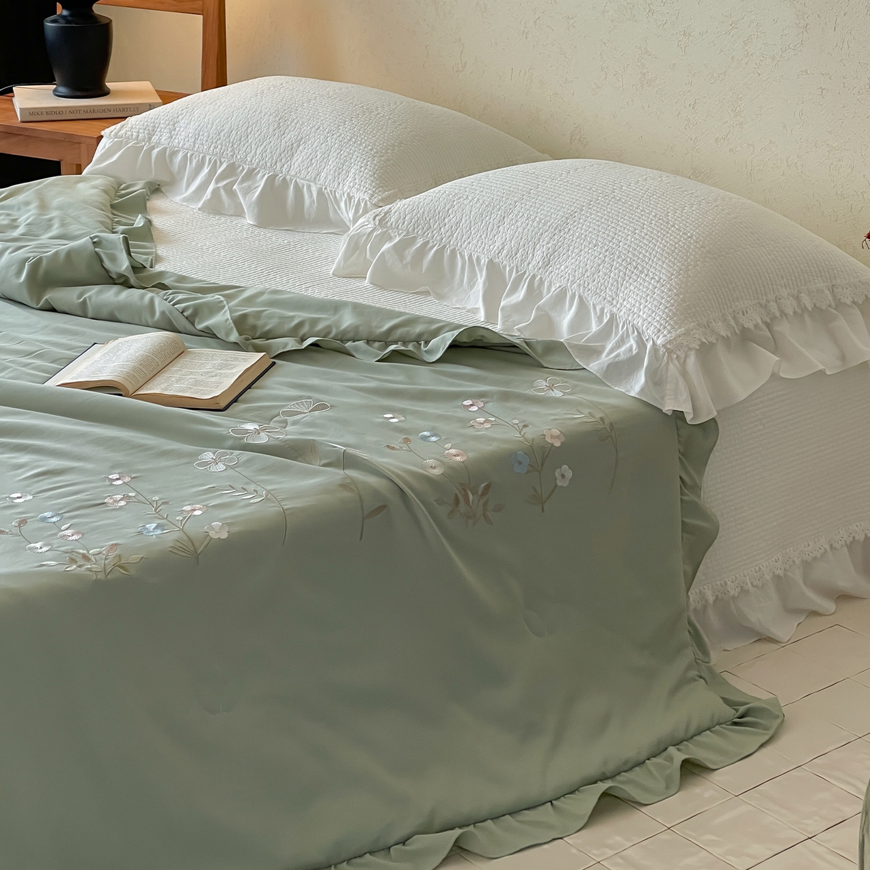 91家纺网 家纺一手货源 找家纺 一加一 2026新款亲肤凉感花边绣花大豆夏被夏凉被空调被四件套-花间序 花间序-绿