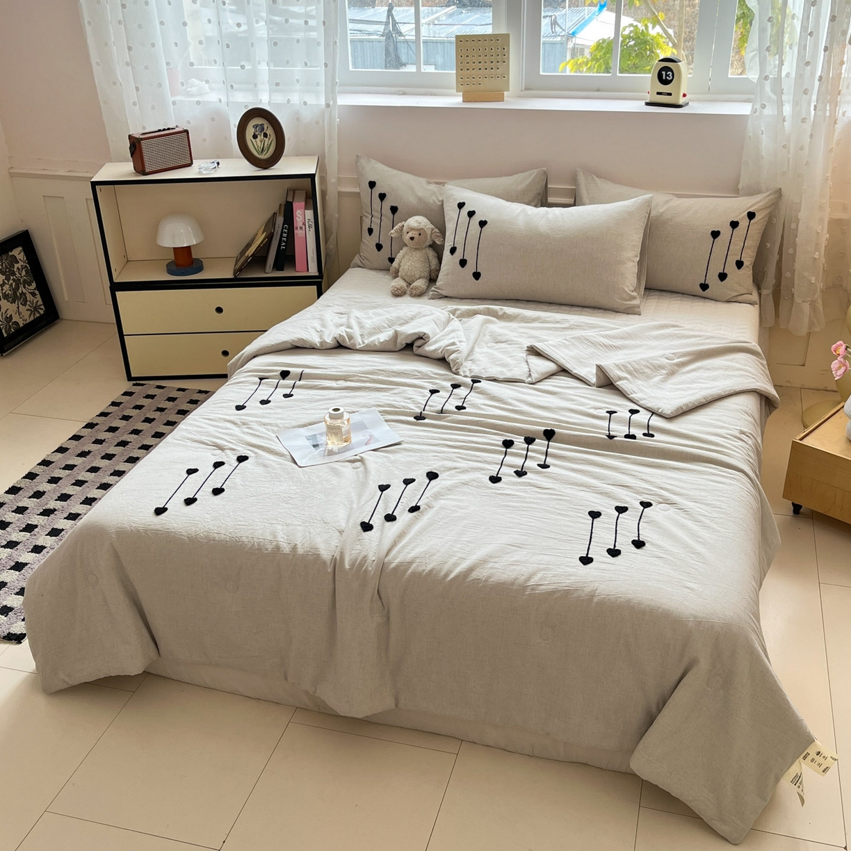 91家纺网 家纺一手货源 找家纺 一加一 2026春夏新款全棉纯棉色织水洗棉麻毛巾绣大豆夏被-心心相依 棉麻音符-灰