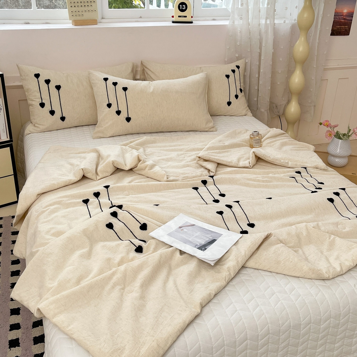 91家纺网 家纺一手货源 找家纺 一加一 2026春夏新款全棉纯棉色织水洗棉麻毛巾绣大豆夏被-心心相依 棉麻音符-奶白