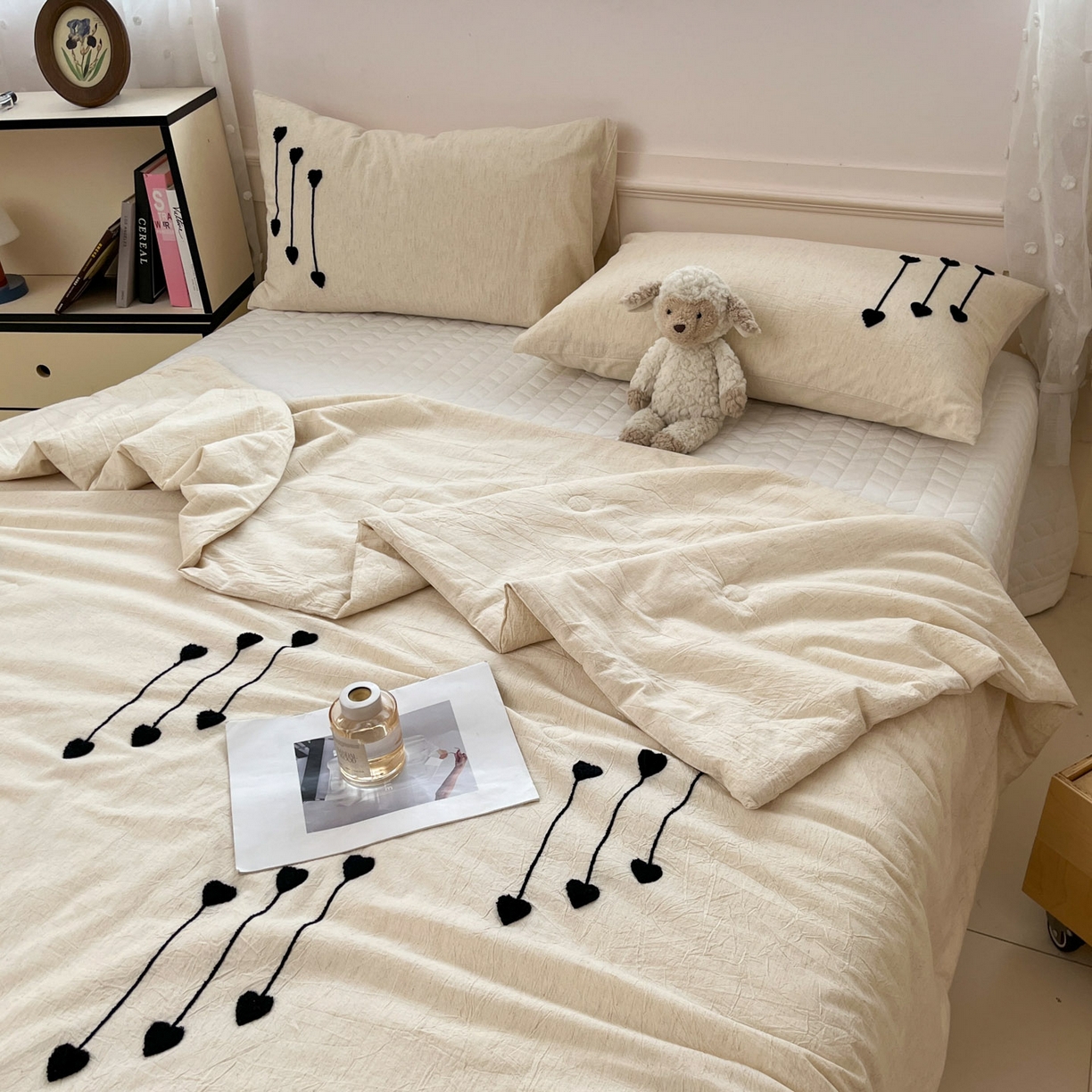 91家纺网 家纺一手货源 找家纺 一加一 2026春夏新款全棉纯棉色织水洗棉麻毛巾绣大豆夏被-心心相依 棉麻音符-奶白