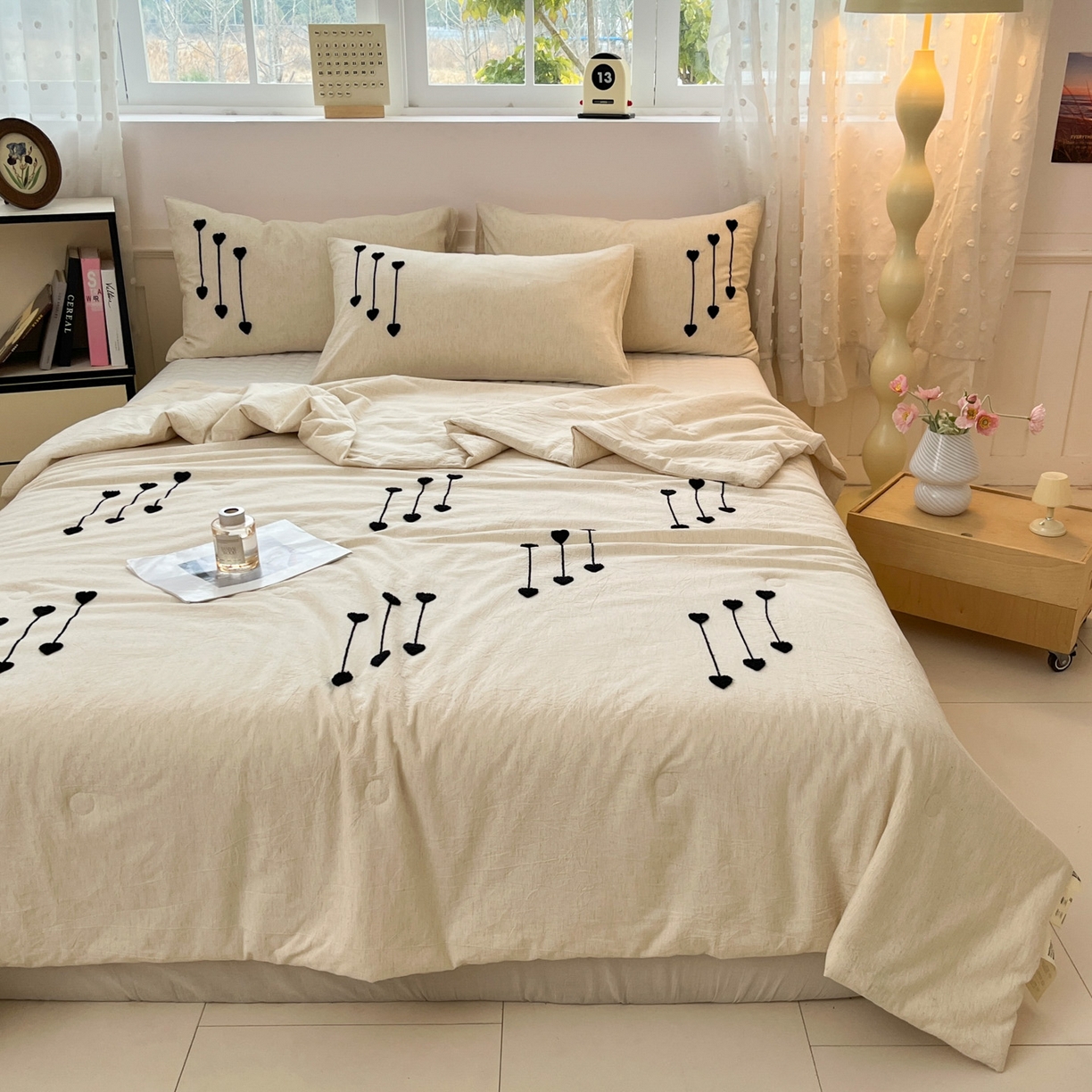 91家纺网 家纺一手货源 找家纺 一加一 2026春夏新款全棉纯棉色织水洗棉麻毛巾绣大豆夏被-心心相依 棉麻音符-奶白