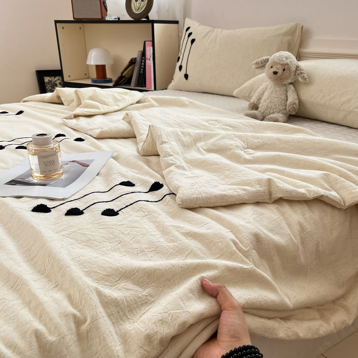 91家纺网 家纺一手货源 找家纺 一加一 2026春夏新款全棉纯棉色织水洗棉麻毛巾绣大豆夏被-心心相依 棉麻音符-奶白