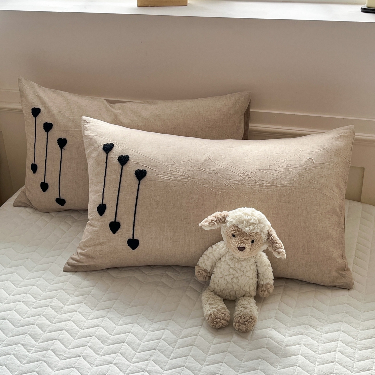 91家纺网 家纺一手货源 找家纺 一加一 2026春夏新款全棉纯棉色织水洗棉麻毛巾绣大豆夏被-心心相依 棉麻音符-卡其