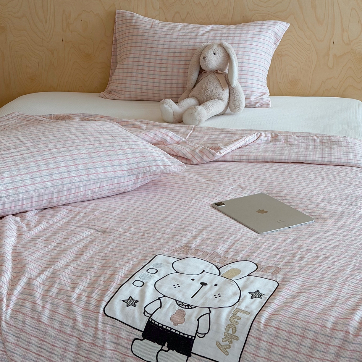 91家纺网 家纺一手货源 找家纺 一加一 2026新款全棉纯棉双层纱贴布绣大豆夏被夏凉被空调被-格格乐园 粉格小兔