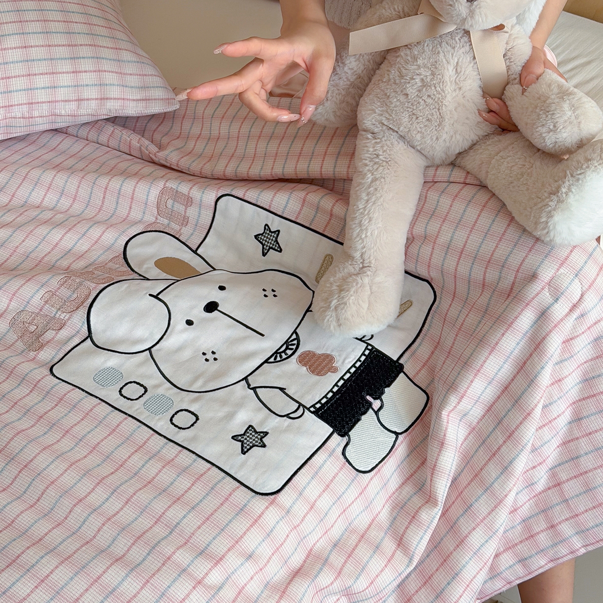 91家纺网 家纺一手货源 找家纺 一加一 2026新款全棉纯棉双层纱贴布绣大豆夏被夏凉被空调被-格格乐园 粉格小兔