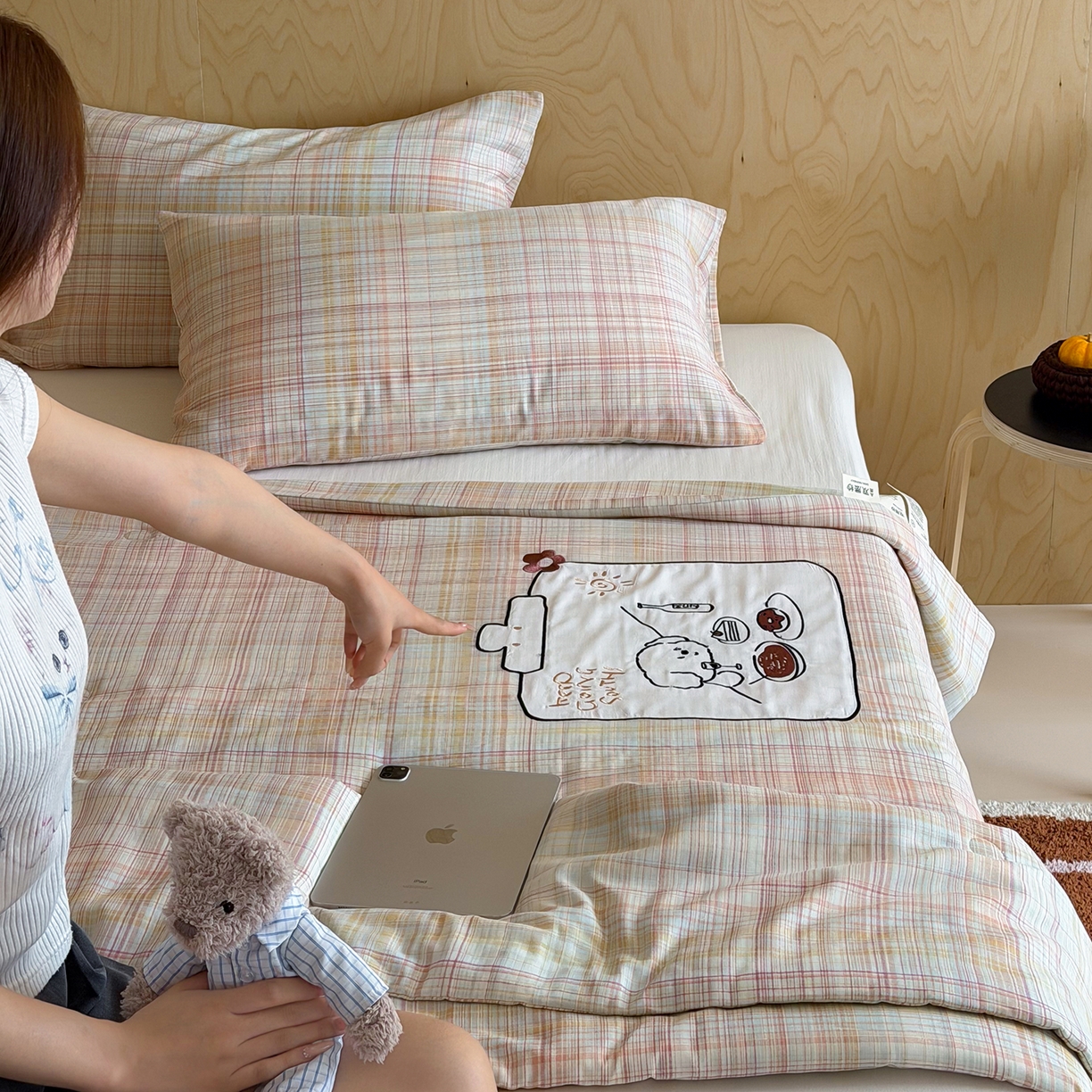 91家纺网 家纺一手货源 找家纺 一加一 2026新款全棉纯棉双层纱贴布绣大豆夏被夏凉被空调被-格格乐园 粉彩早餐熊