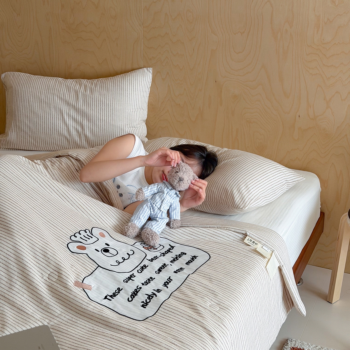 91家纺网 家纺一手货源 找家纺 一加一 2026新款全棉纯棉双层纱贴布绣大豆夏被夏凉被空调被-格格乐园 米白小熊