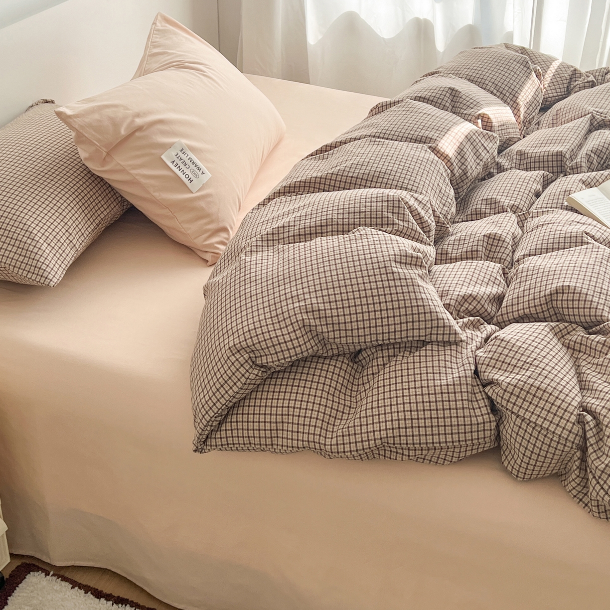 91家纺网 家纺一手货源 找家纺 早晨家纺 2026新款INS博主风A类全棉纯棉色织水洗棉格子四件套 向往-咖格