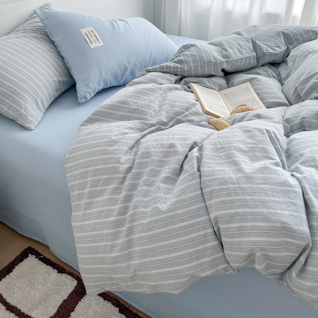 91家纺网 家纺一手货源 找家纺 早晨家纺 2026新款INS博主风A类全棉纯棉色织水洗棉格子四件套 知夏-蓝条纹