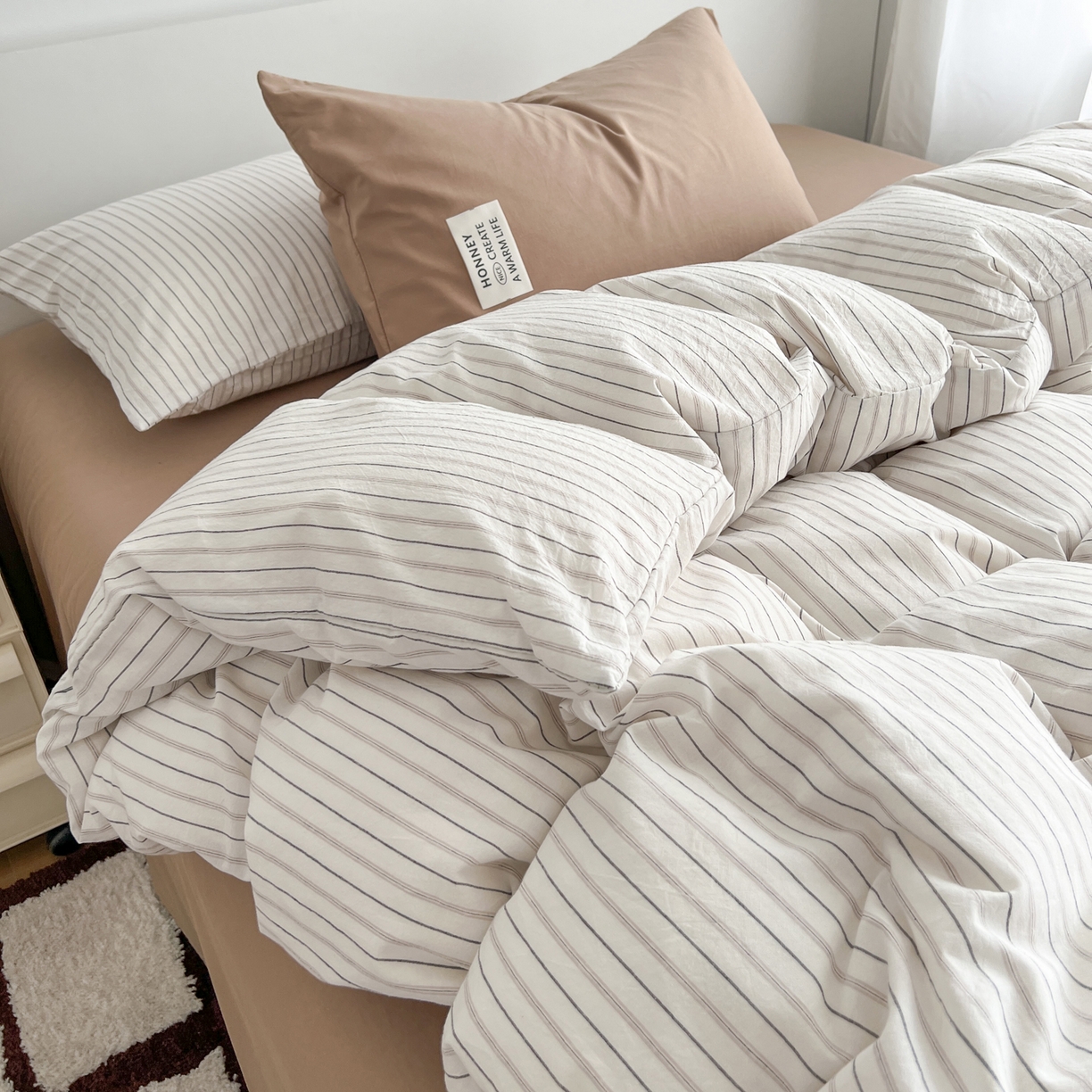 91家纺网 家纺一手货源 找家纺 早晨家纺 2026新款INS博主风A类全棉纯棉色织水洗棉格子四件套 心悦-白灰条纹