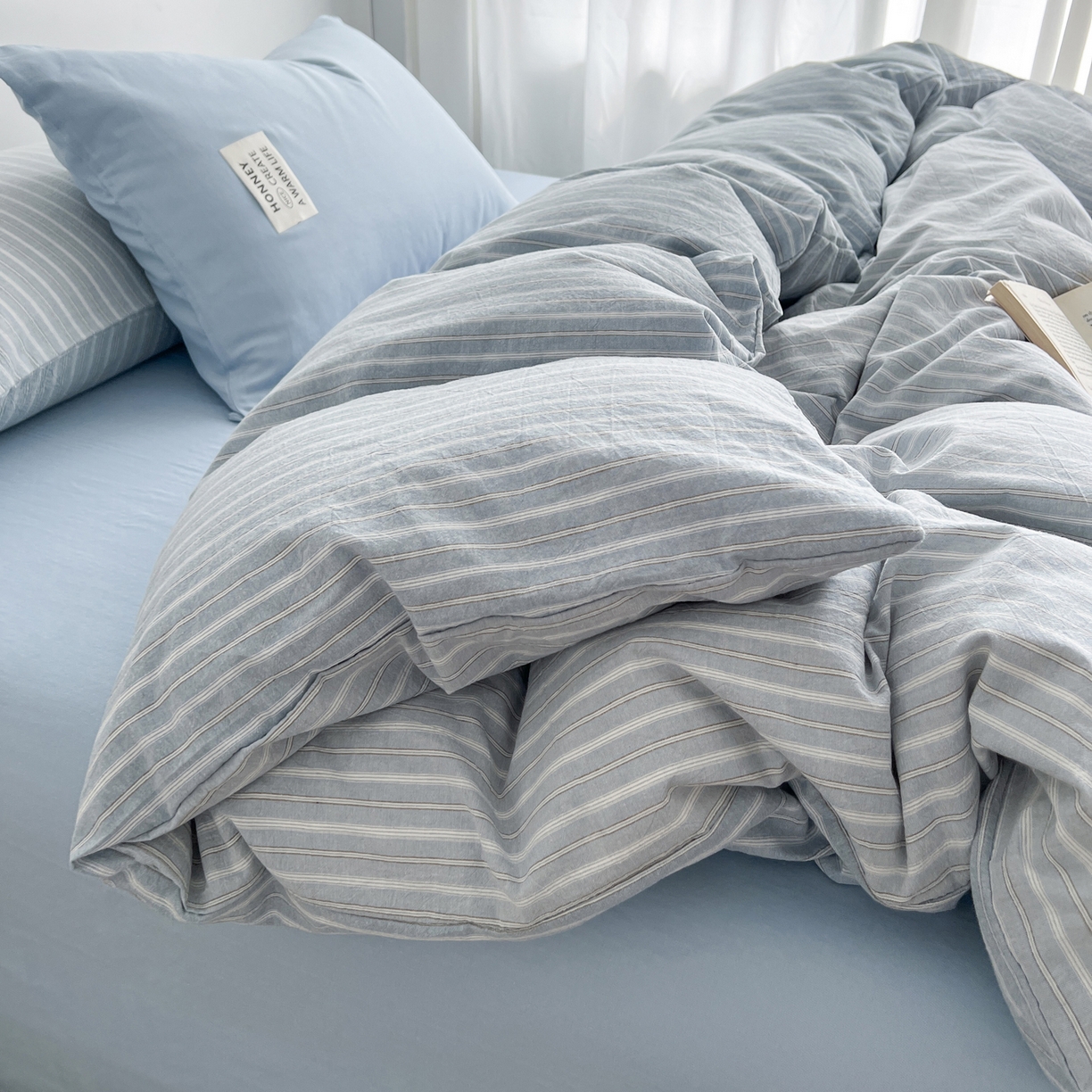 91家纺网 家纺一手货源 找家纺 早晨家纺 2026新款INS博主风A类全棉纯棉色织水洗棉格子四件套 知夏-蓝条纹