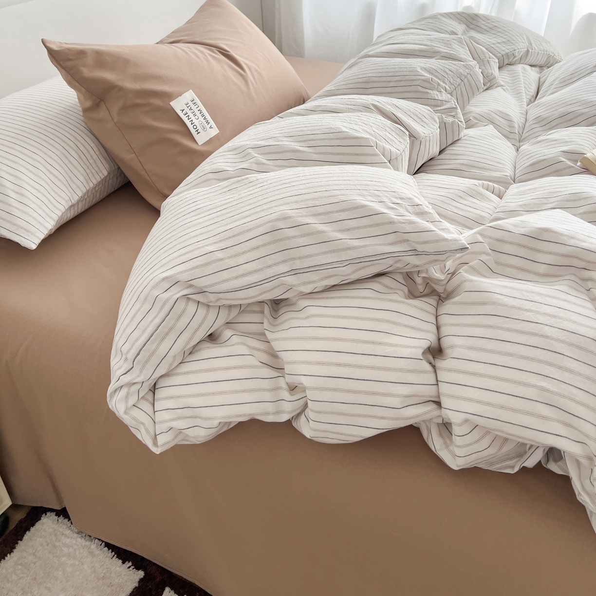 91家纺网 家纺一手货源 找家纺 早晨家纺 2026新款INS博主风A类全棉纯棉色织水洗棉格子四件套 心悦-白灰条纹