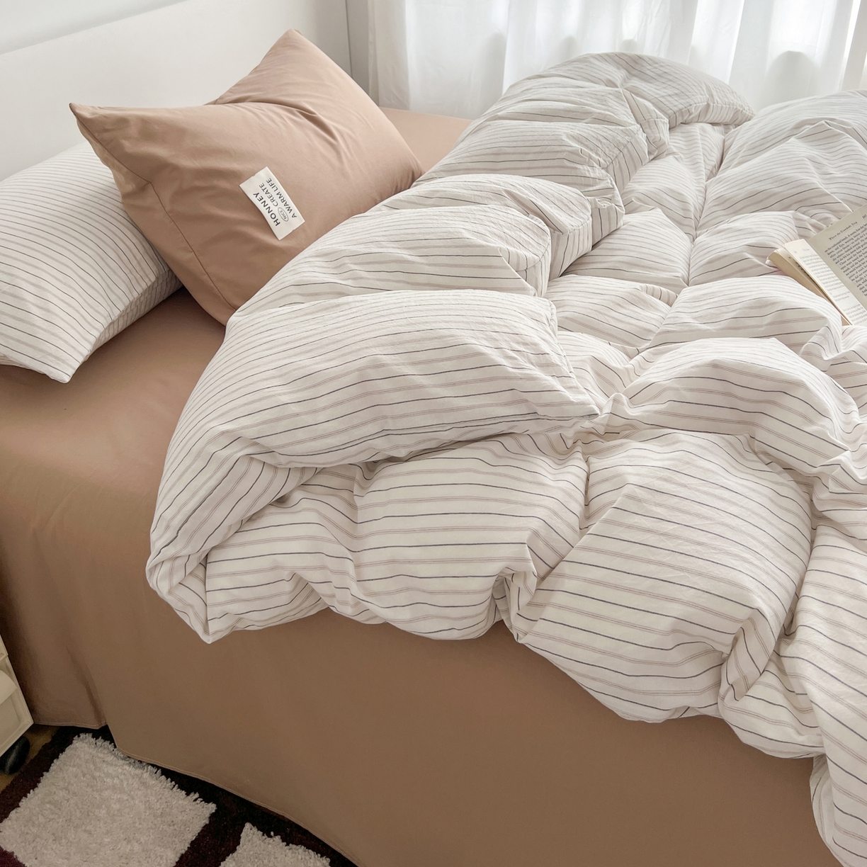 91家纺网 家纺一手货源 找家纺 早晨家纺 2026新款INS博主风A类全棉纯棉色织水洗棉格子四件套 心悦-白灰条纹