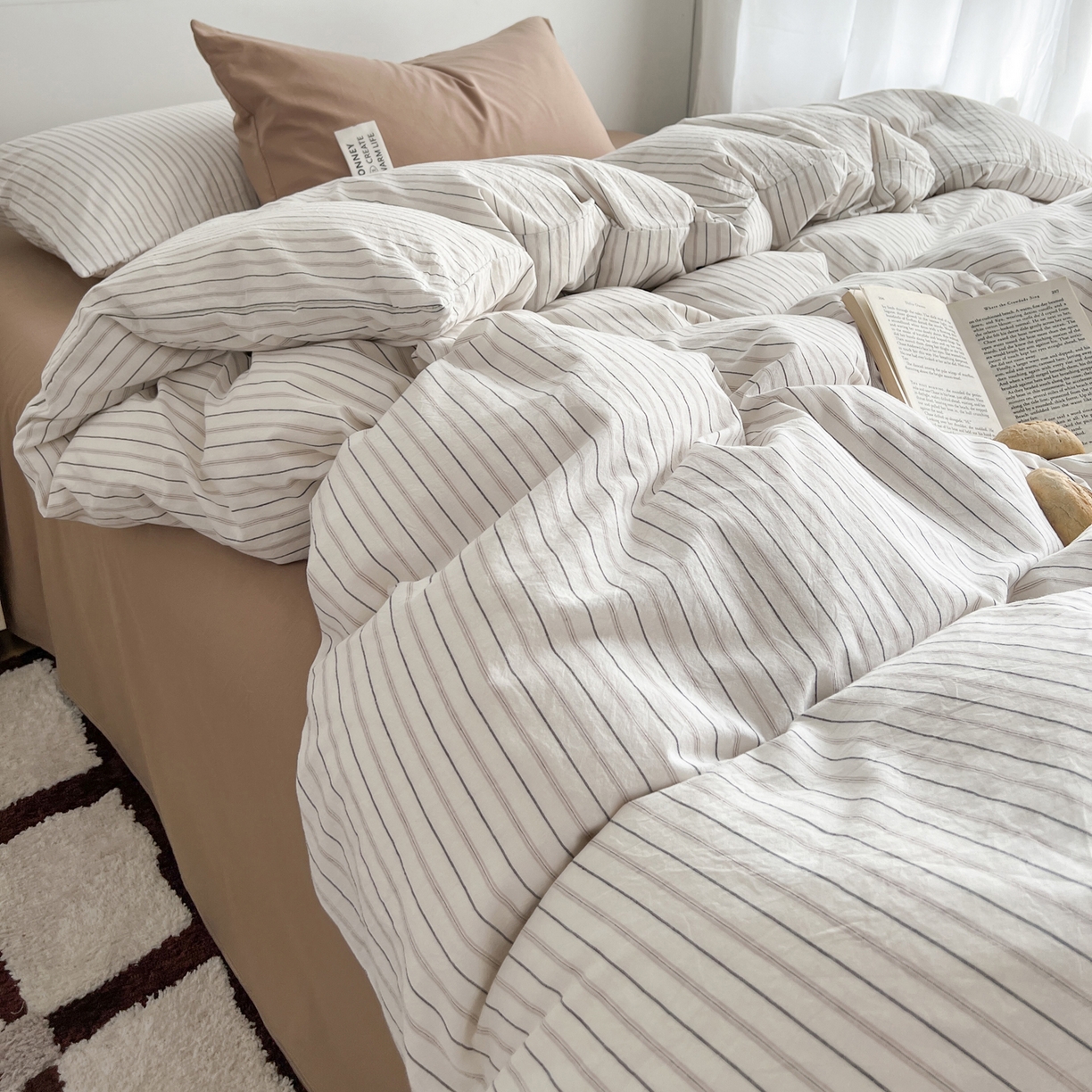 91家纺网 家纺一手货源 找家纺 早晨家纺 2026新款INS博主风A类全棉纯棉色织水洗棉格子四件套 心悦-白灰条纹