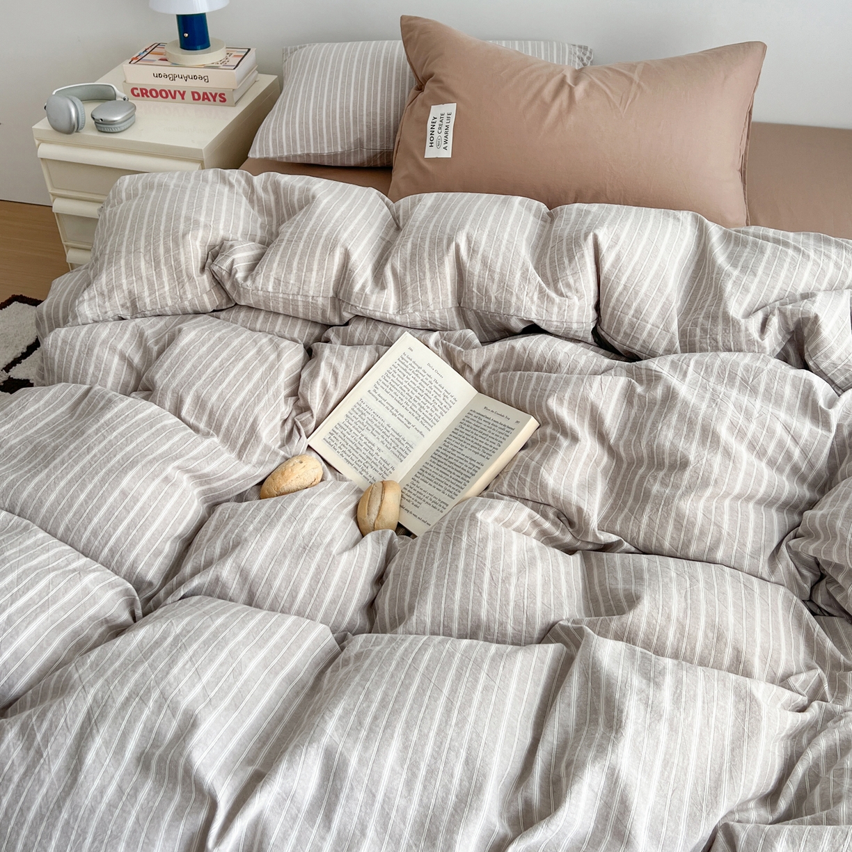 91家纺网 家纺一手货源 找家纺 早晨家纺 2026新款INS博主风A类全棉纯棉色织水洗棉格子四件套 知夏-浅咖条纹