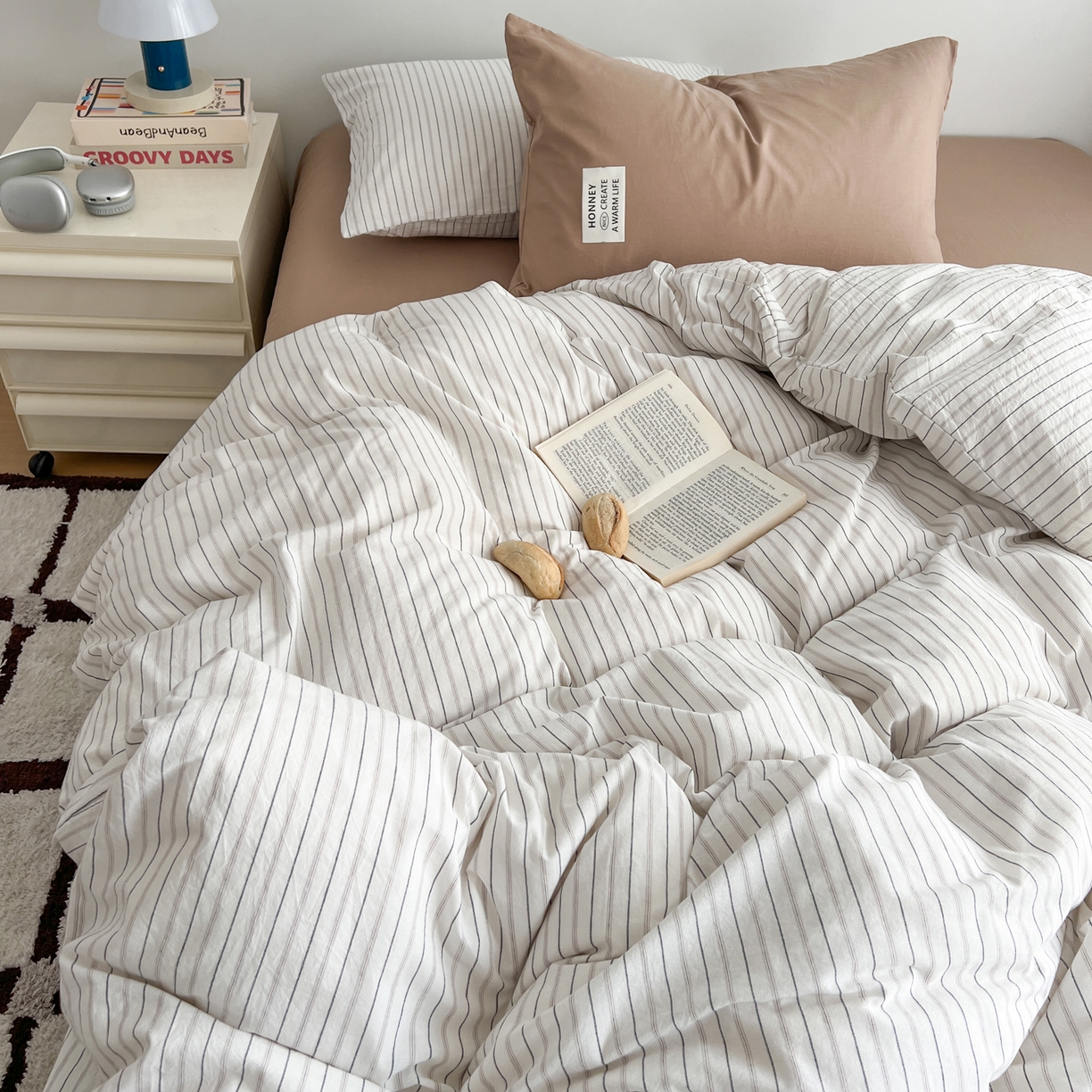 91家纺网 家纺一手货源 找家纺 早晨家纺 2026新款INS博主风A类全棉纯棉色织水洗棉格子四件套 心悦-白灰条纹