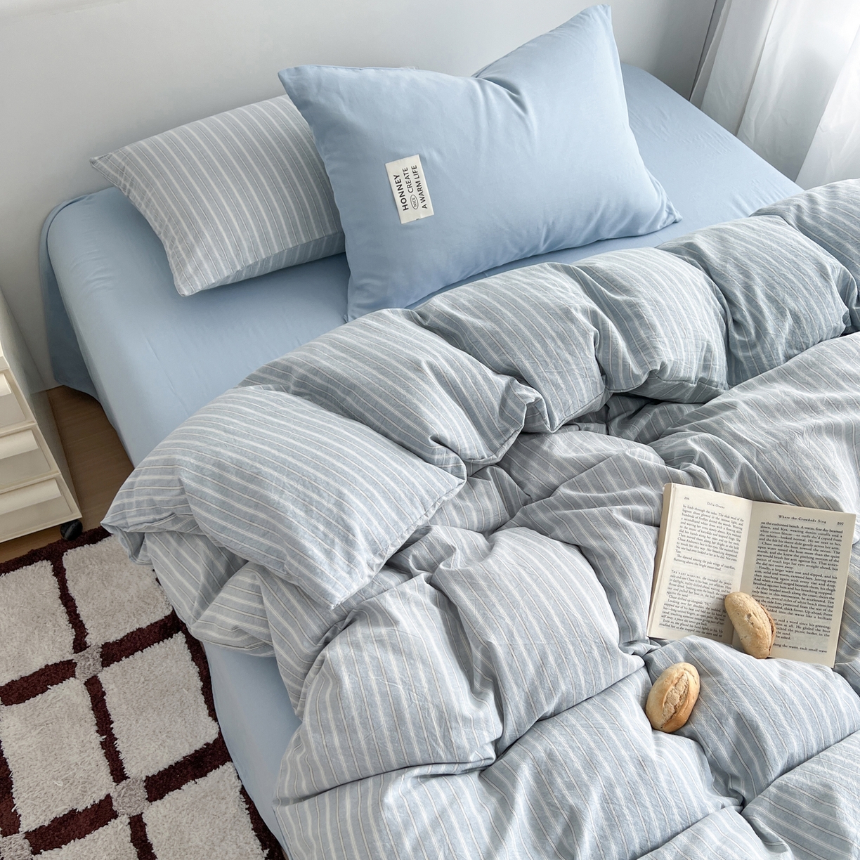 91家纺网 家纺一手货源 找家纺 早晨家纺 2026新款INS博主风A类全棉纯棉色织水洗棉格子四件套 知夏-蓝条纹