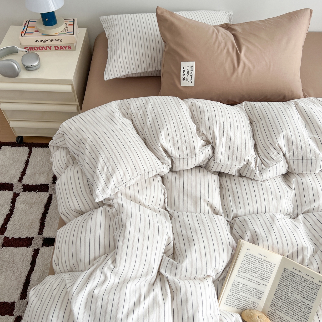 91家纺网 家纺一手货源 找家纺 早晨家纺 2026新款INS博主风A类全棉纯棉色织水洗棉格子四件套 心悦-白灰条纹