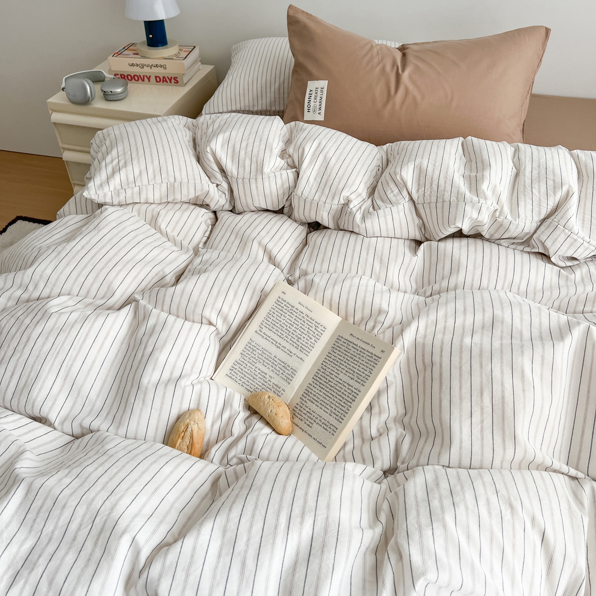 91家纺网 家纺一手货源 找家纺 早晨家纺 2026新款INS博主风A类全棉纯棉色织水洗棉格子四件套 心悦-白灰条纹