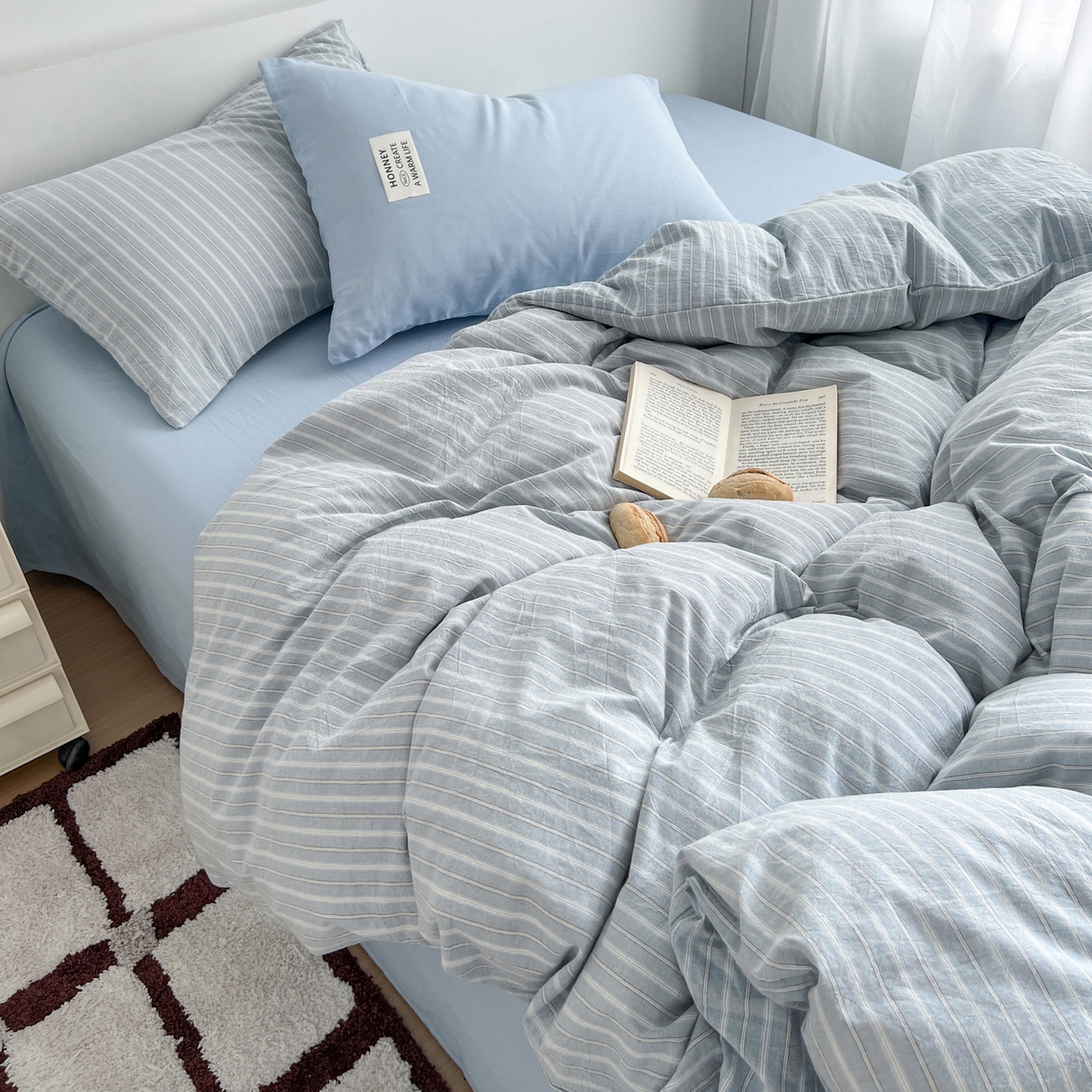 91家纺网 家纺一手货源 找家纺 早晨家纺 2026新款INS博主风A类全棉纯棉色织水洗棉格子四件套 知夏-蓝条纹