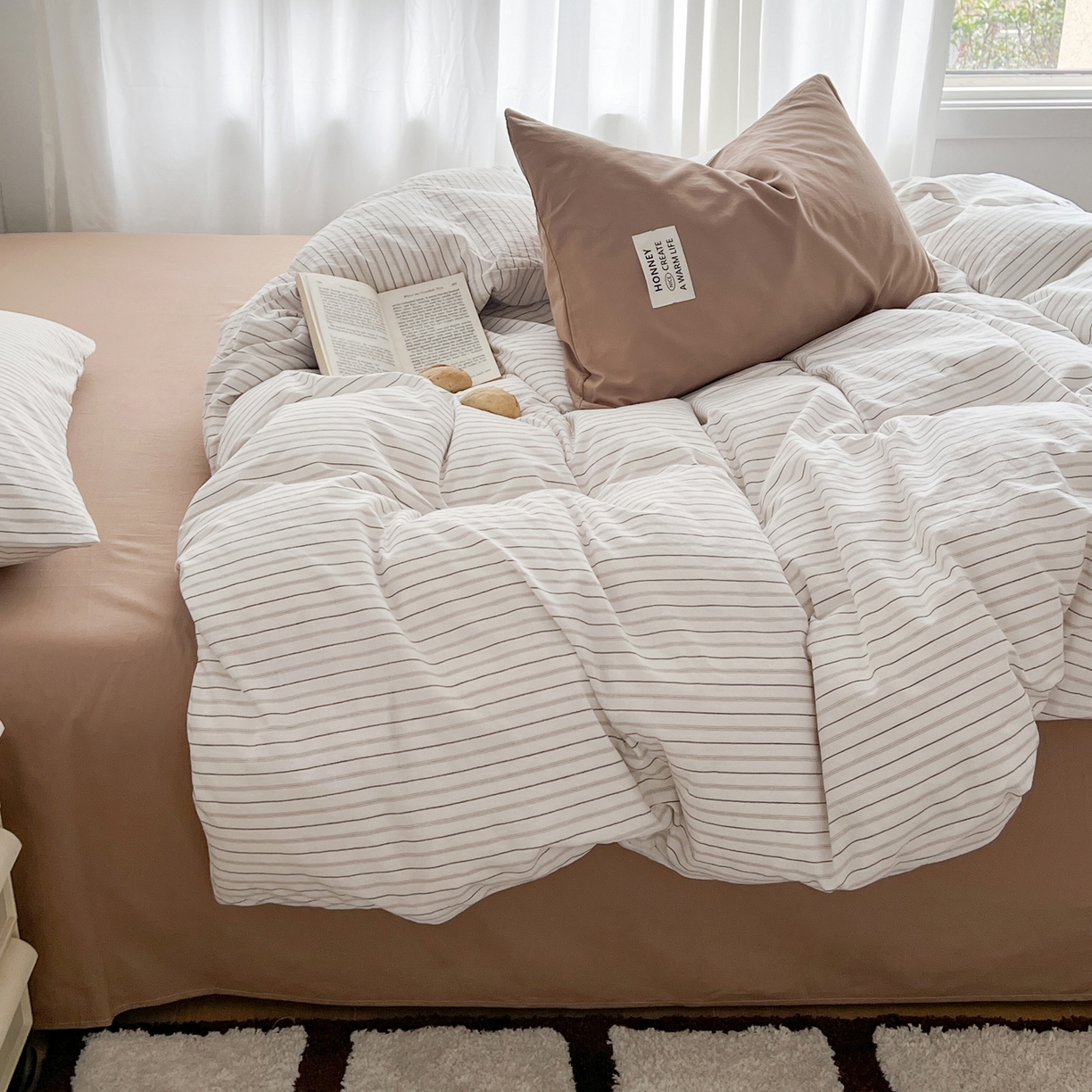 91家纺网 家纺一手货源 找家纺 早晨家纺 2026新款INS博主风A类全棉纯棉色织水洗棉格子四件套 心悦-白灰条纹