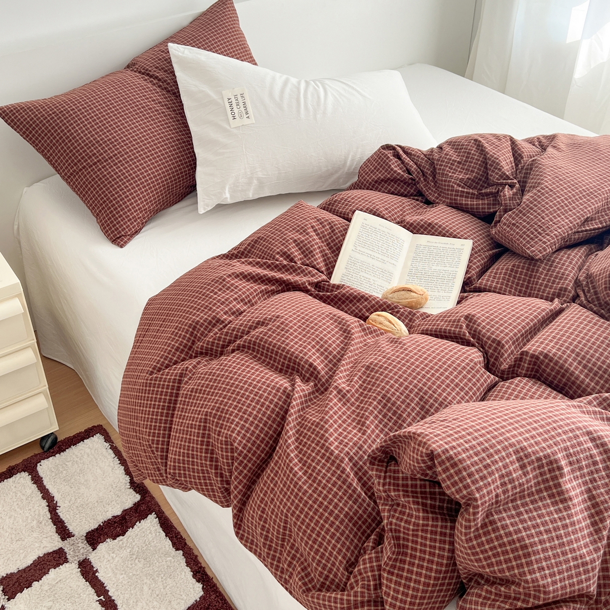 91家纺网 家纺一手货源 找家纺 早晨家纺 2026新款INS博主风A类全棉纯棉色织水洗棉格子四件套 向往-红格