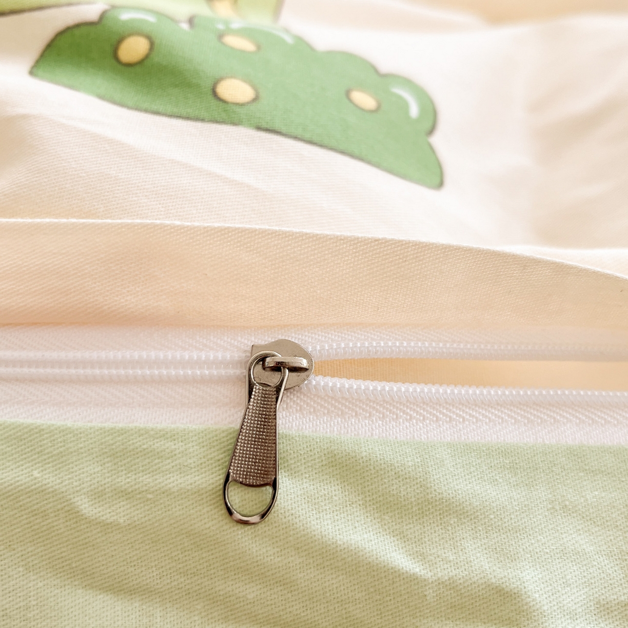 91家纺网 家纺一手货源 找家纺 莱通家纺 2026春夏新款12868全棉印花四件套单品系列二-四件套提供买家秀，预留缩水率） 野炊小熊