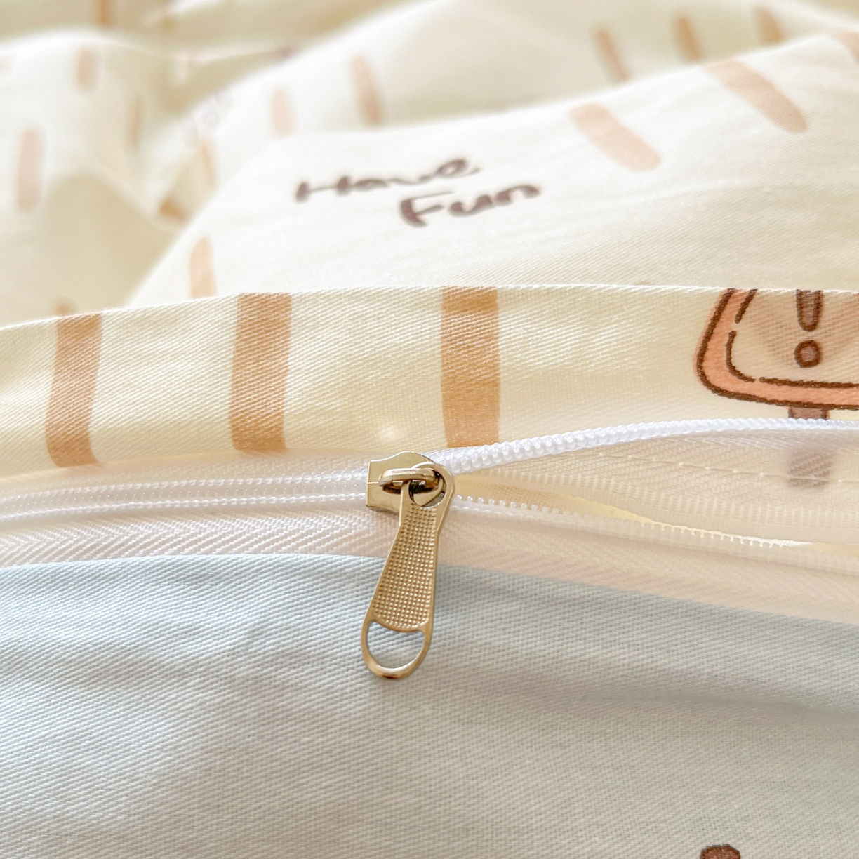 91家纺网 家纺一手货源 找家纺 莱通家纺 2026春夏新款12868全棉印花四件套单品系列二-单被套提供买家秀，预留缩水率） 熊仔小汽车