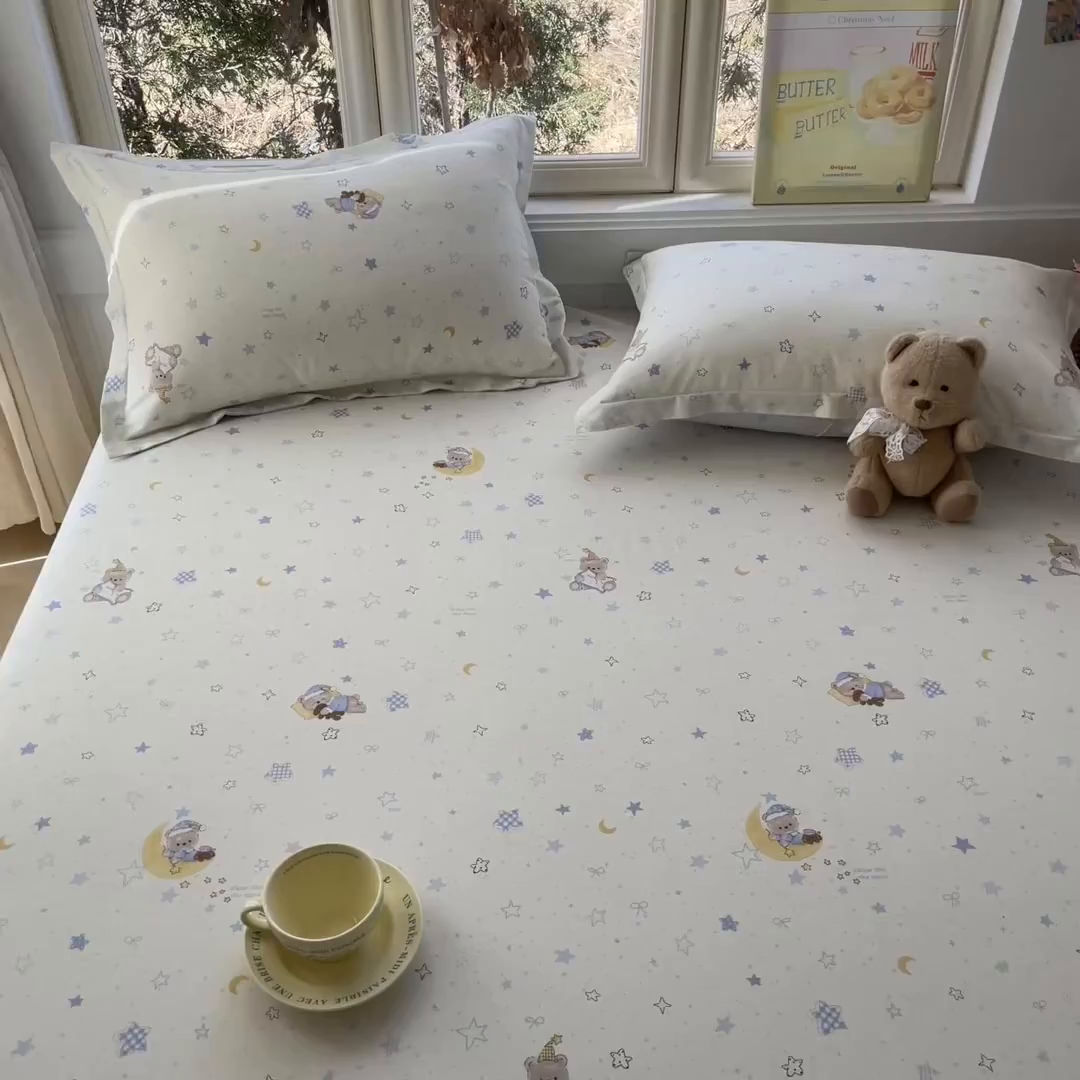 91家纺网 家纺一手货源 找家纺 莱通家纺 2026春夏新款12868全棉印花四件套单品系列二-单床笠 星眠小熊