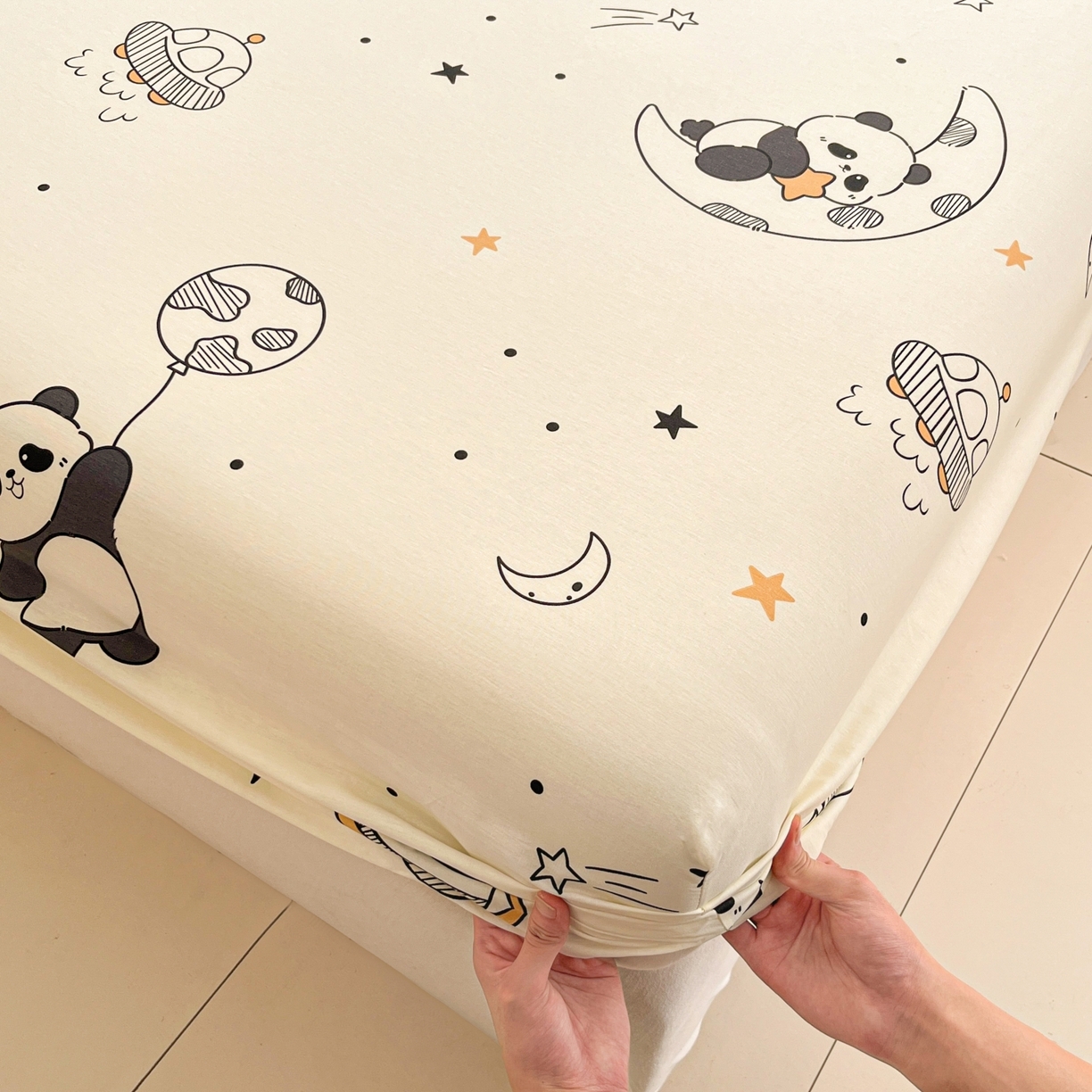 91家纺网 家纺一手货源 找家纺 莱通家纺 2026春夏新款12868全棉印花四件套单品系列二-单床笠 放空小熊猫