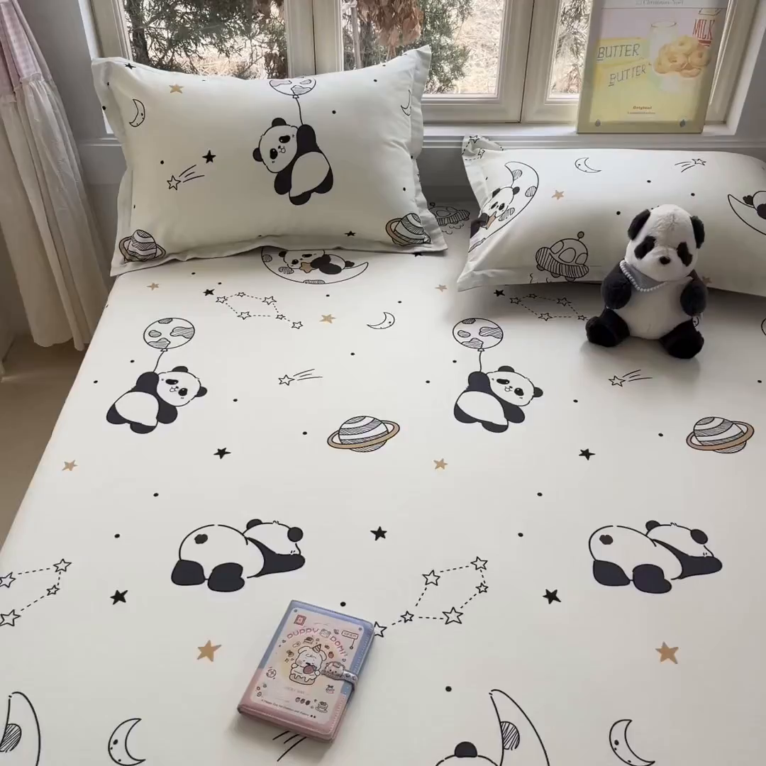 91家纺网 家纺一手货源 找家纺 莱通家纺 2026春夏新款12868全棉印花四件套单品系列二-单床笠 放空小熊猫
