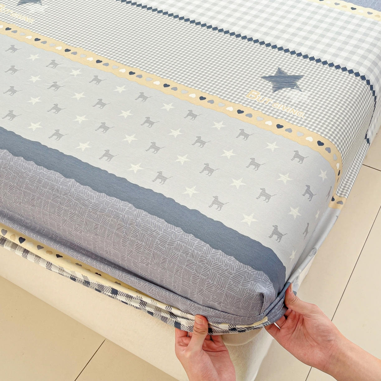 91家纺网 家纺一手货源 找家纺 莱通家纺 2026春夏新款12868全棉印花四件套单品系列二-单床笠 蓝星语