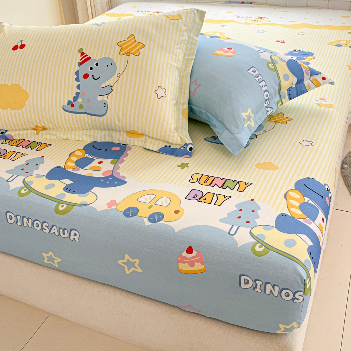 91家纺网 家纺一手货源 找家纺 莱通家纺 2026春夏新款12868全棉印花四件套单品系列二-单床笠 闲趣恐龙