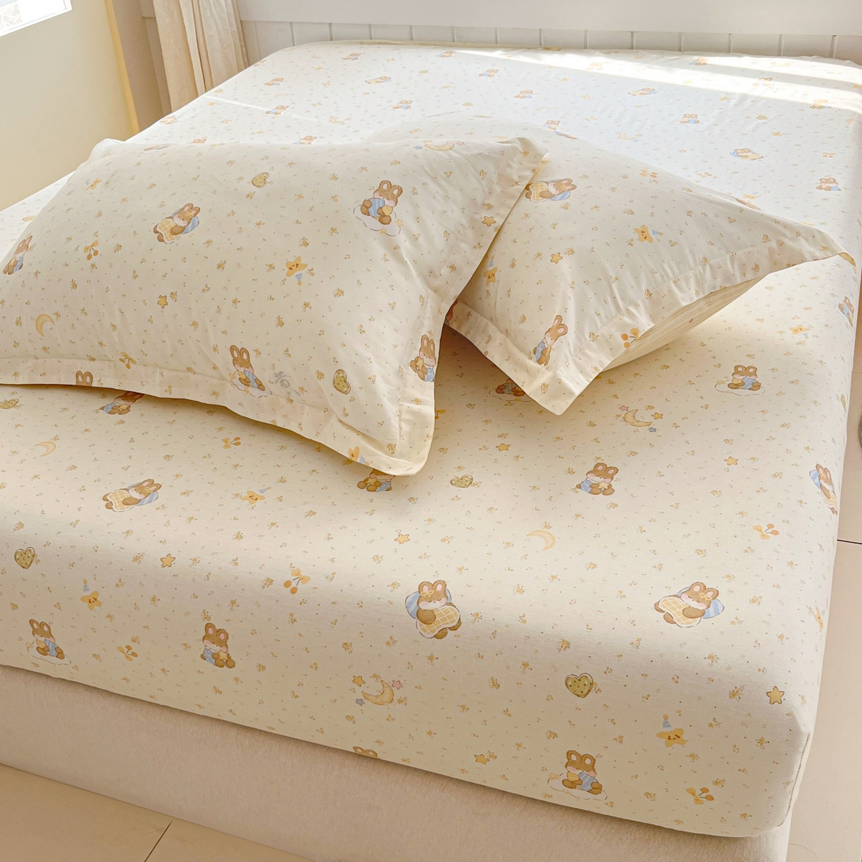 91家纺网 家纺一手货源 找家纺 莱通家纺 2026春夏新款12868全棉印花四件套单品系列二-单床笠 星点兔语