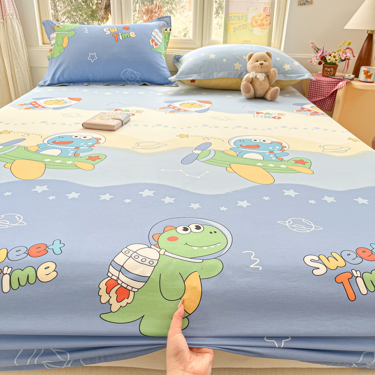 91家纺网 家纺一手货源 找家纺 莱通家纺 2026春夏新款12868全棉印花四件套单品系列二-单床笠 星际天空龙