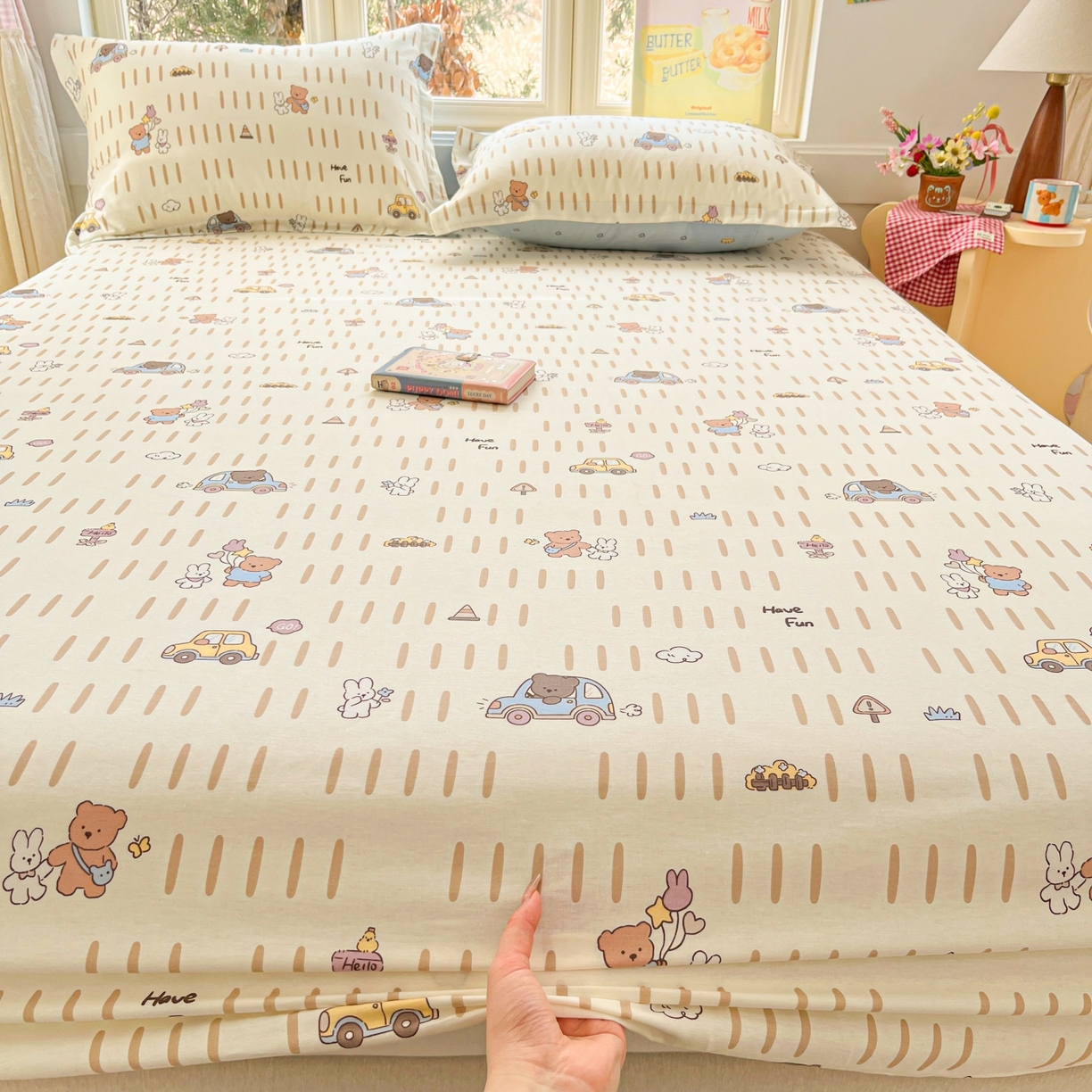 91家纺网 家纺一手货源 找家纺 莱通家纺 2026春夏新款12868全棉印花四件套单品系列二-单床笠 熊仔小汽车