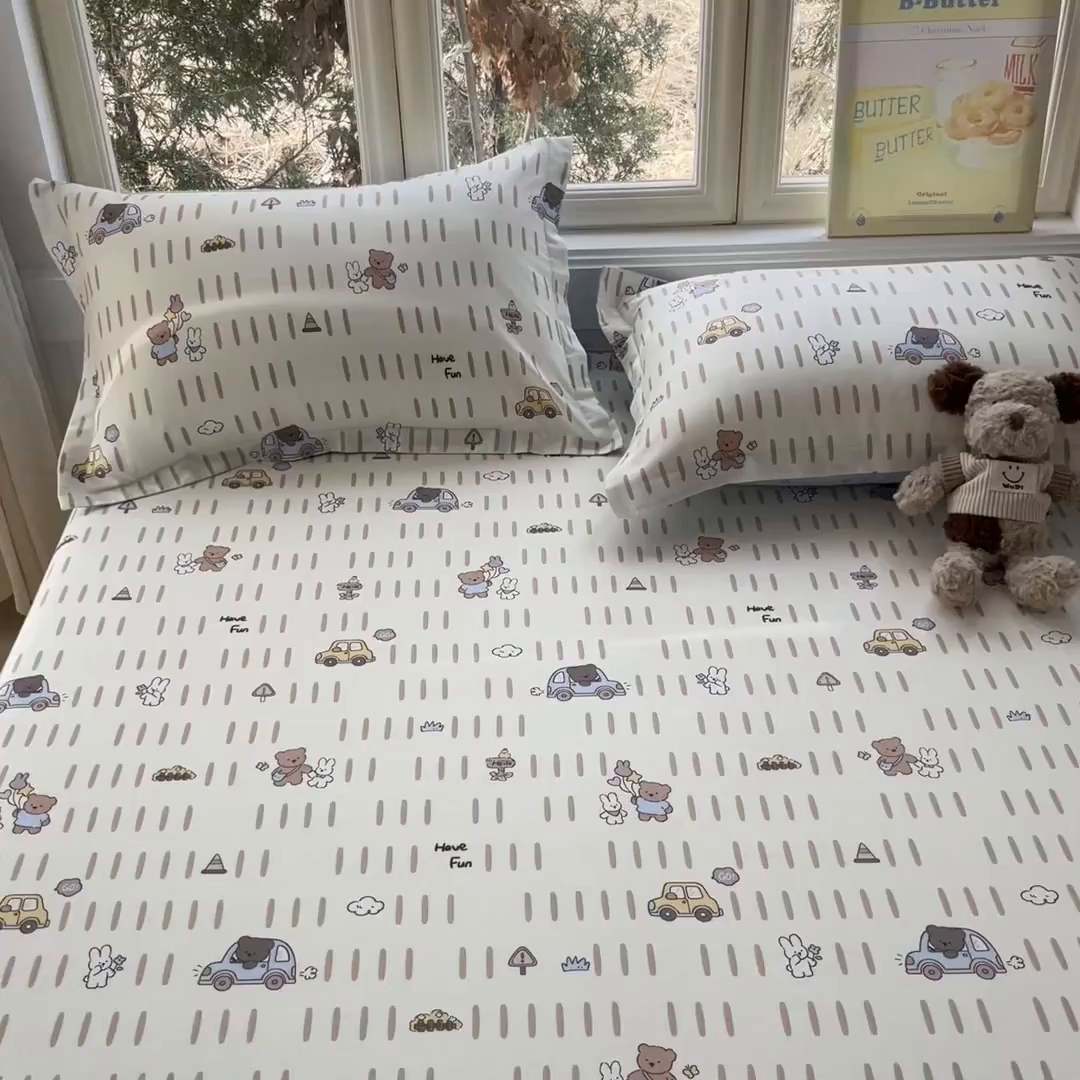 91家纺网 家纺一手货源 找家纺 莱通家纺 2026春夏新款12868全棉印花四件套单品系列二-单床笠 熊仔小汽车