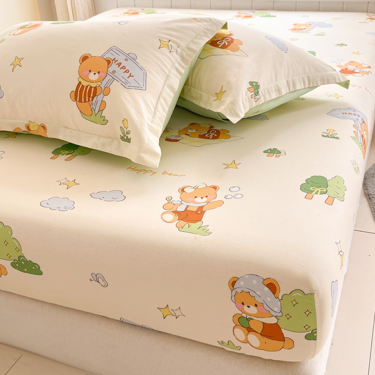 91家纺网 家纺一手货源 找家纺 莱通家纺 2026春夏新款12868全棉印花四件套单品系列二-单床笠 野炊小熊