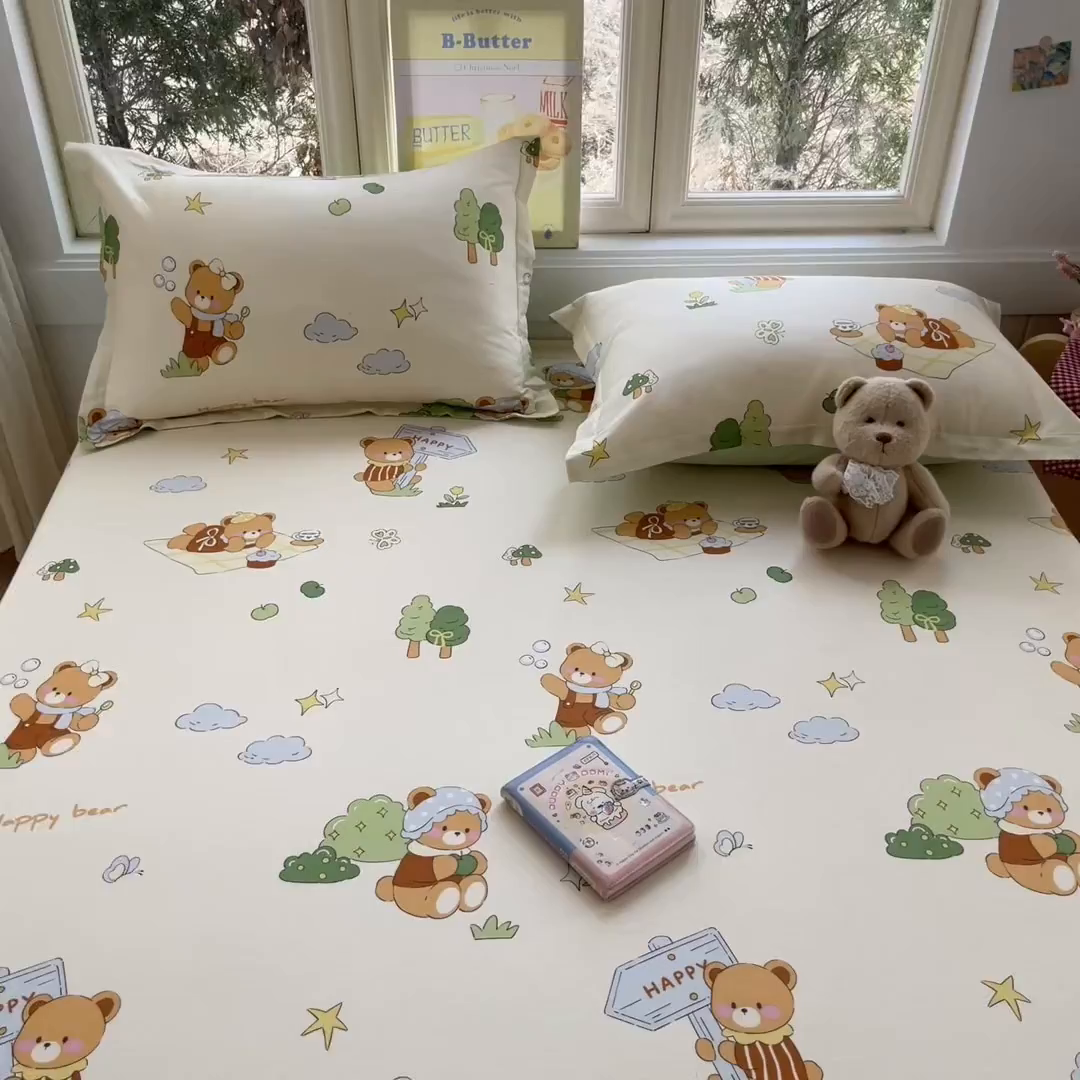 91家纺网 家纺一手货源 找家纺 莱通家纺 2026春夏新款12868全棉印花四件套单品系列二-单床笠 野炊小熊