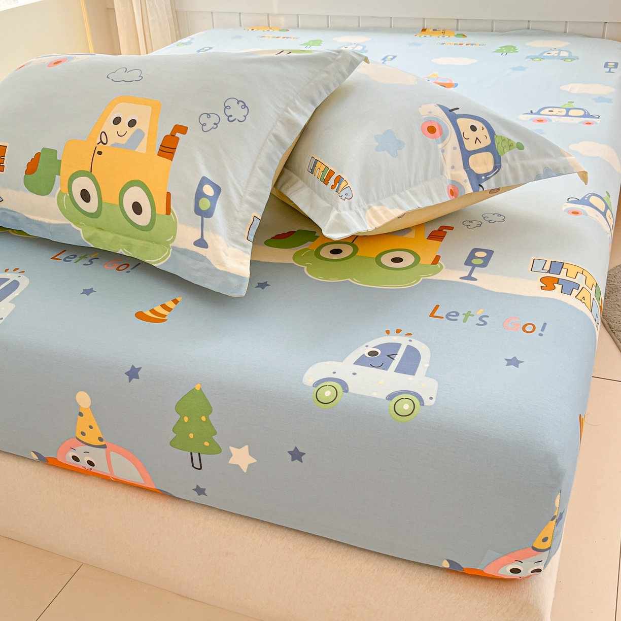 91家纺网 家纺一手货源 找家纺 莱通家纺 2026春夏新款12868全棉印花四件套单品系列二-单床笠 云朵车行