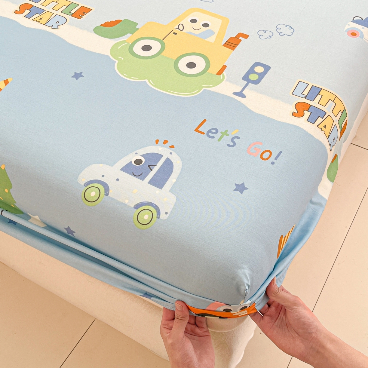 91家纺网 家纺一手货源 找家纺 莱通家纺 2026春夏新款12868全棉印花四件套单品系列二-单床笠 云朵车行