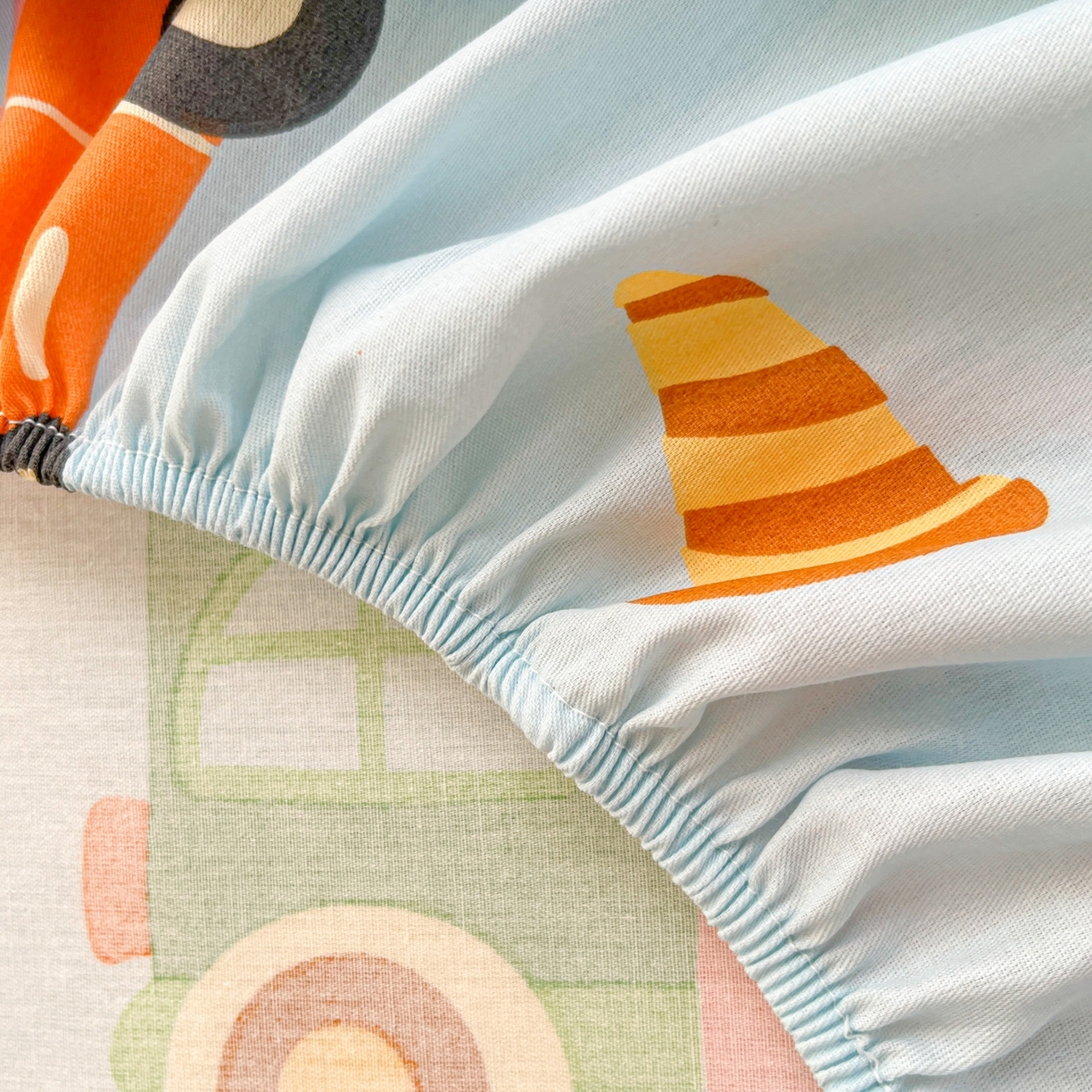 91家纺网 家纺一手货源 找家纺 莱通家纺 2026春夏新款12868全棉印花四件套单品系列二-单床笠 云朵车行