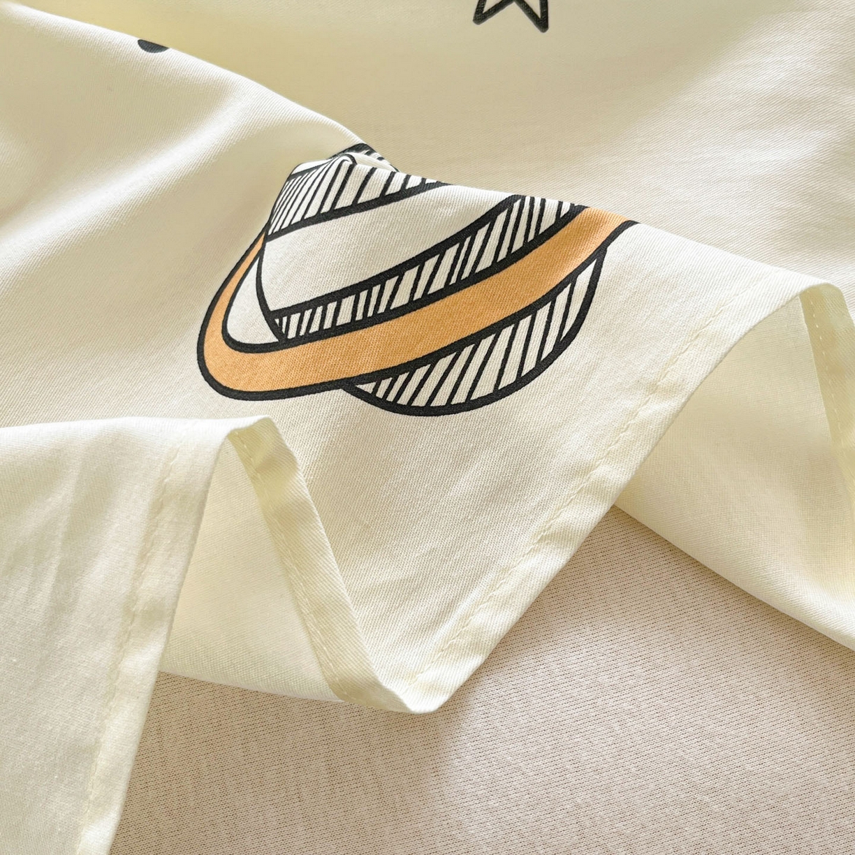 91家纺网 家纺一手货源 找家纺 莱通家纺 2026春夏新款12868全棉印花四件套单品系列二-单床单 放空小熊猫