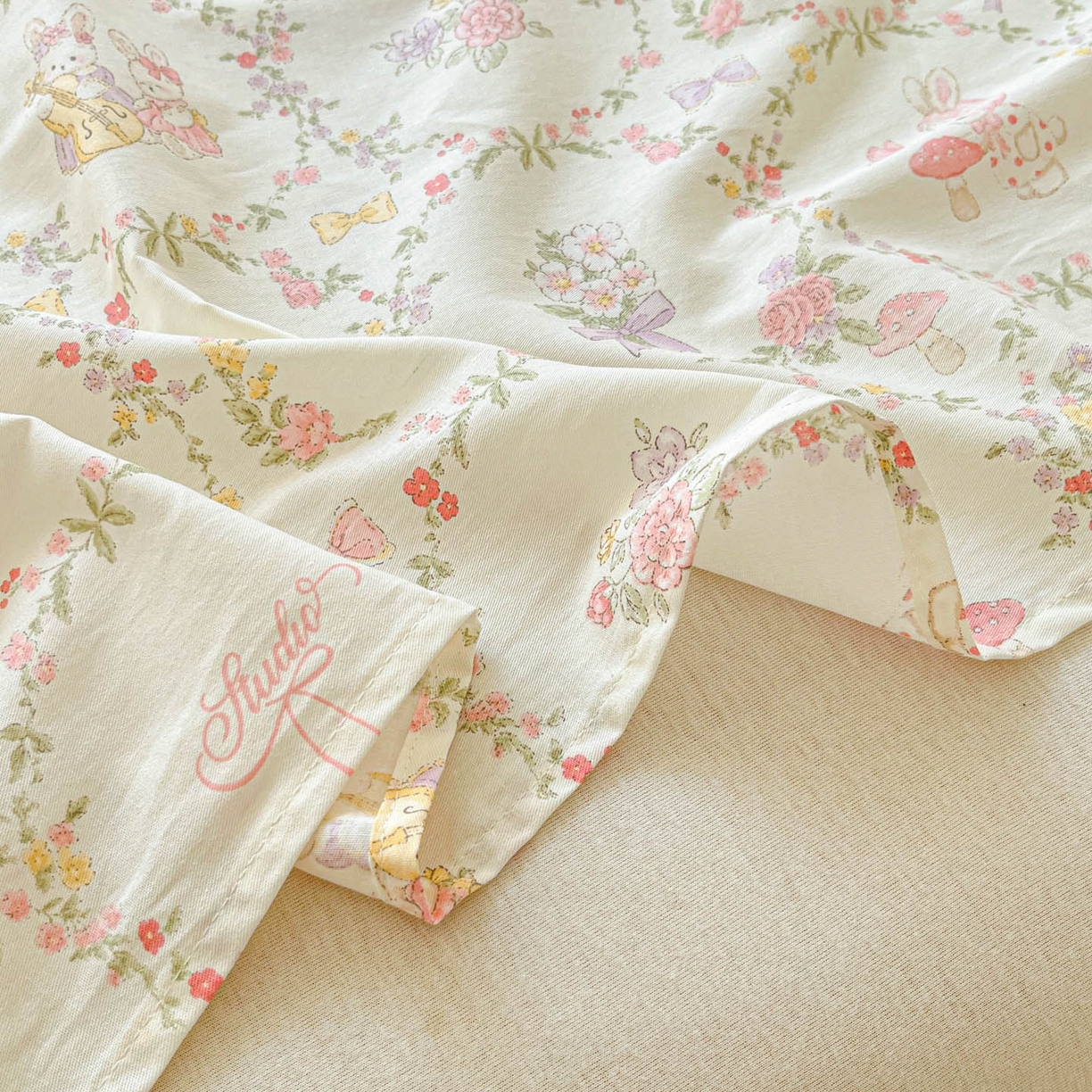 91家纺网 家纺一手货源 找家纺 莱通家纺 2026春夏新款12868全棉印花四件套单品系列二-单床单 童话花町