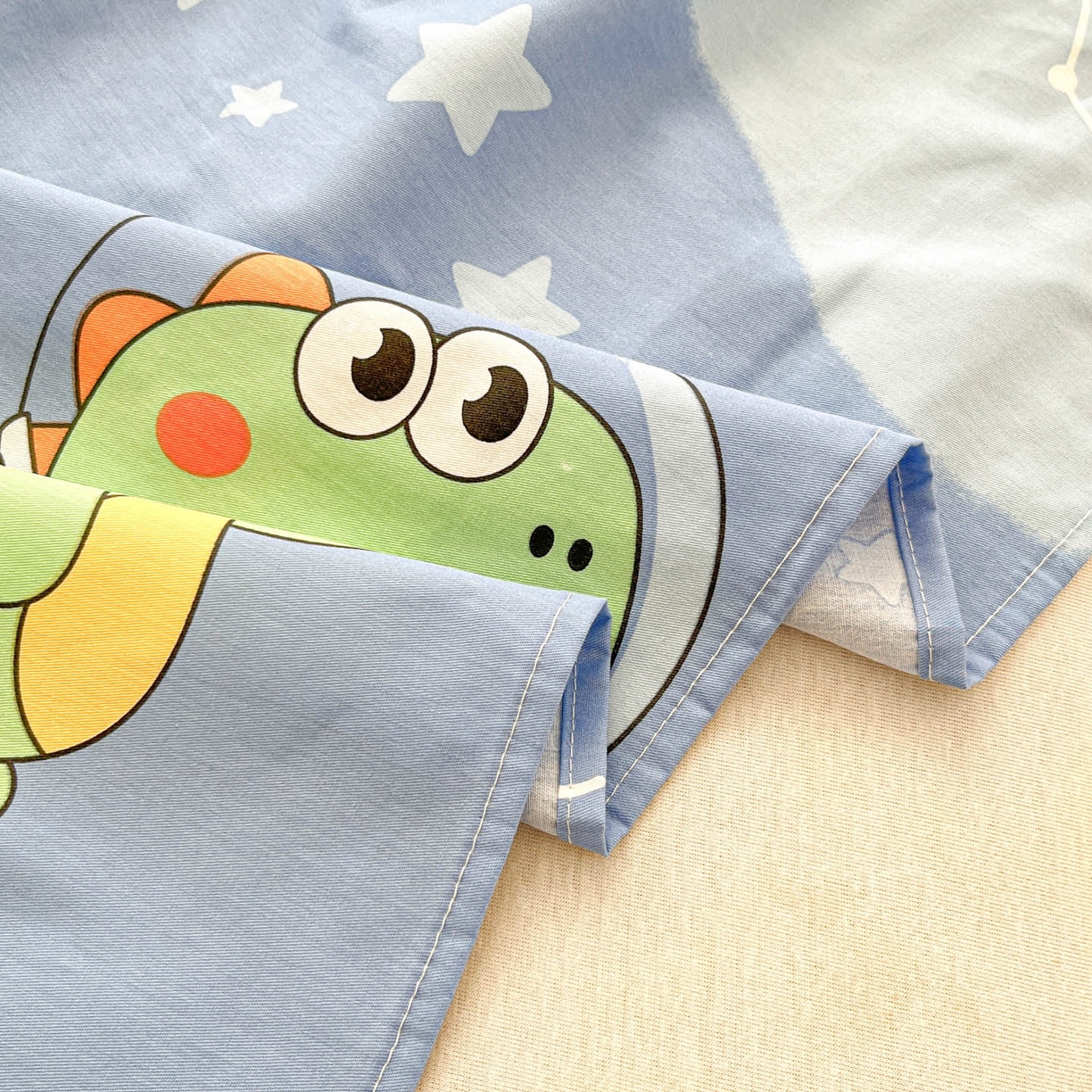 91家纺网 家纺一手货源 找家纺 莱通家纺 2026春夏新款12868全棉印花四件套单品系列二-单床单 星际天空龙