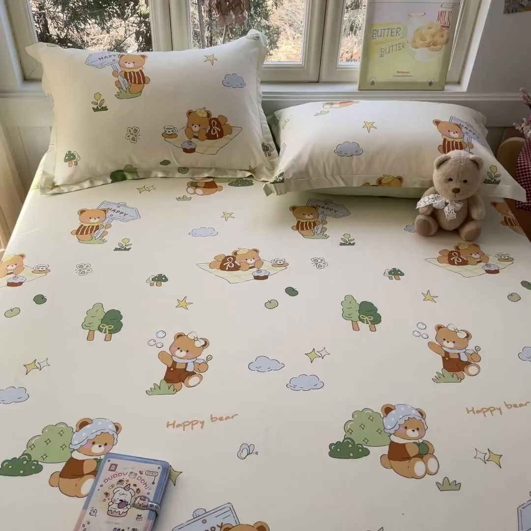 91家纺网 家纺一手货源 找家纺 莱通家纺 2026春夏新款12868全棉印花四件套单品系列二-单床单 野炊小熊