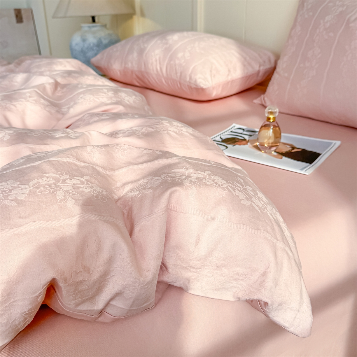 91家纺网 家纺一手货源 找家纺 灰鲸 2026新款全棉纯棉厚织贡缎大提花四件套 花蔓-蜜春粉