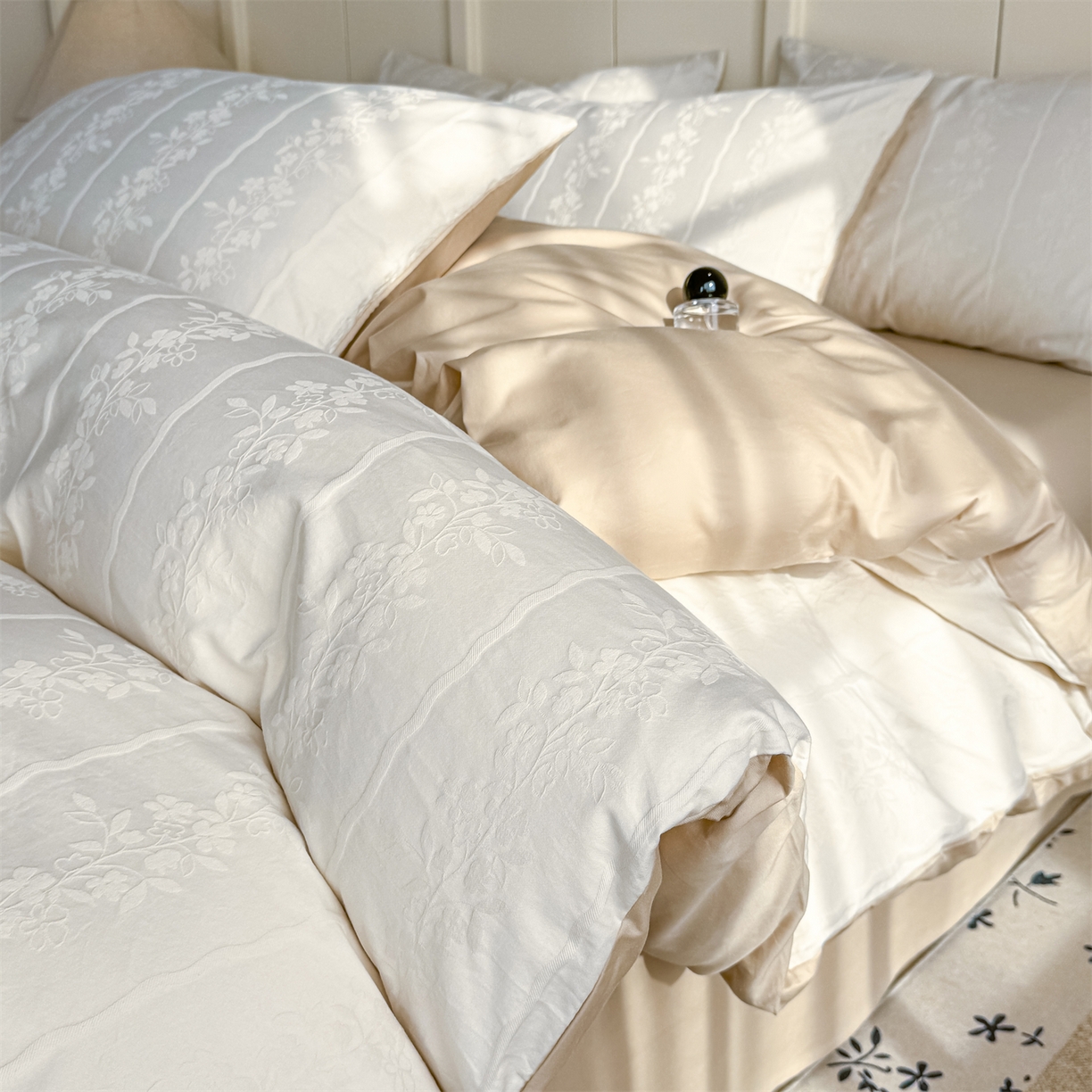 91家纺网 家纺一手货源 找家纺 灰鲸 2026新款全棉纯棉厚织贡缎大提花四件套 花蔓-杏仁奶霜